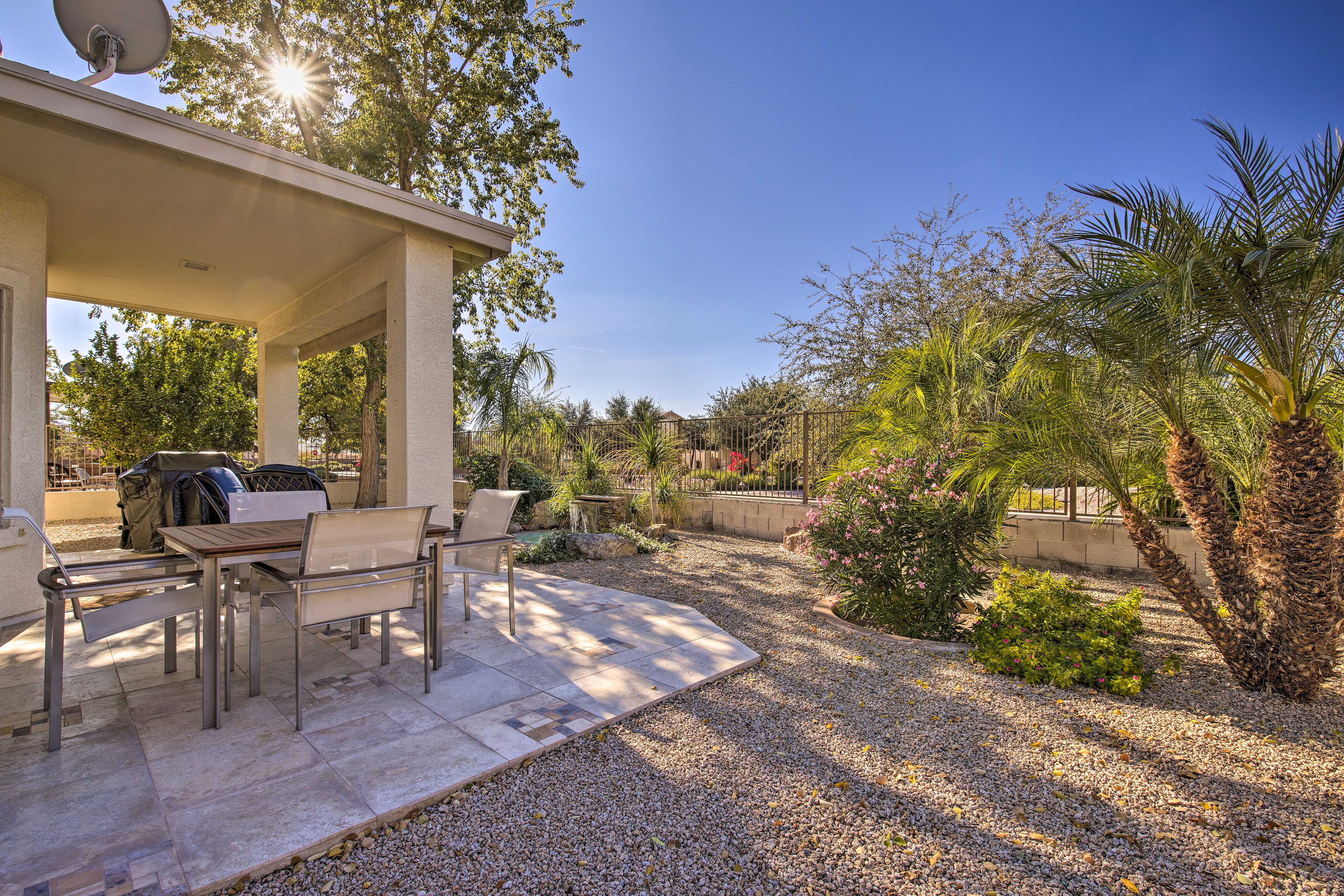 Private Backyard | Outdoor Dining Area