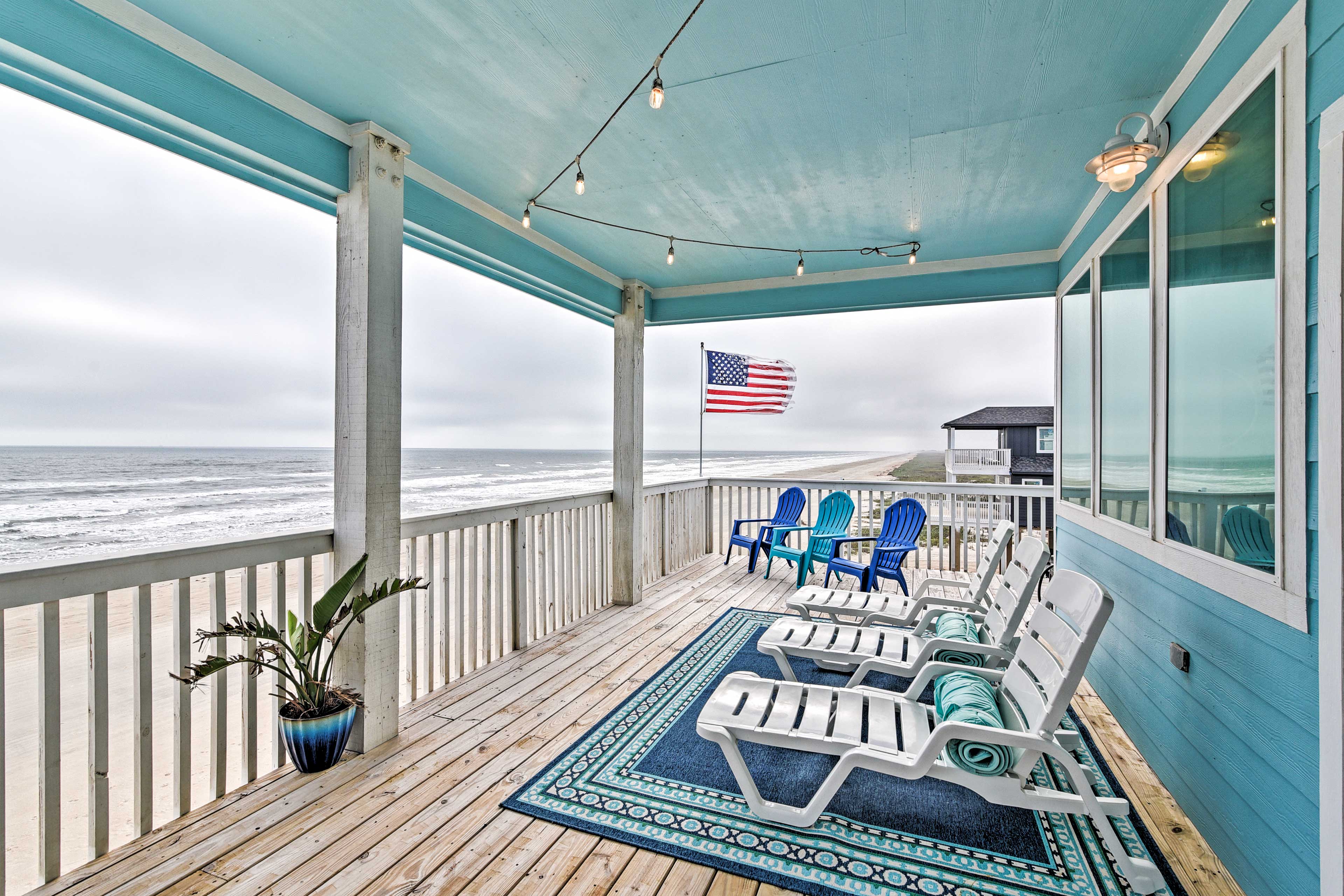 Upper Deck | Beach Chairs