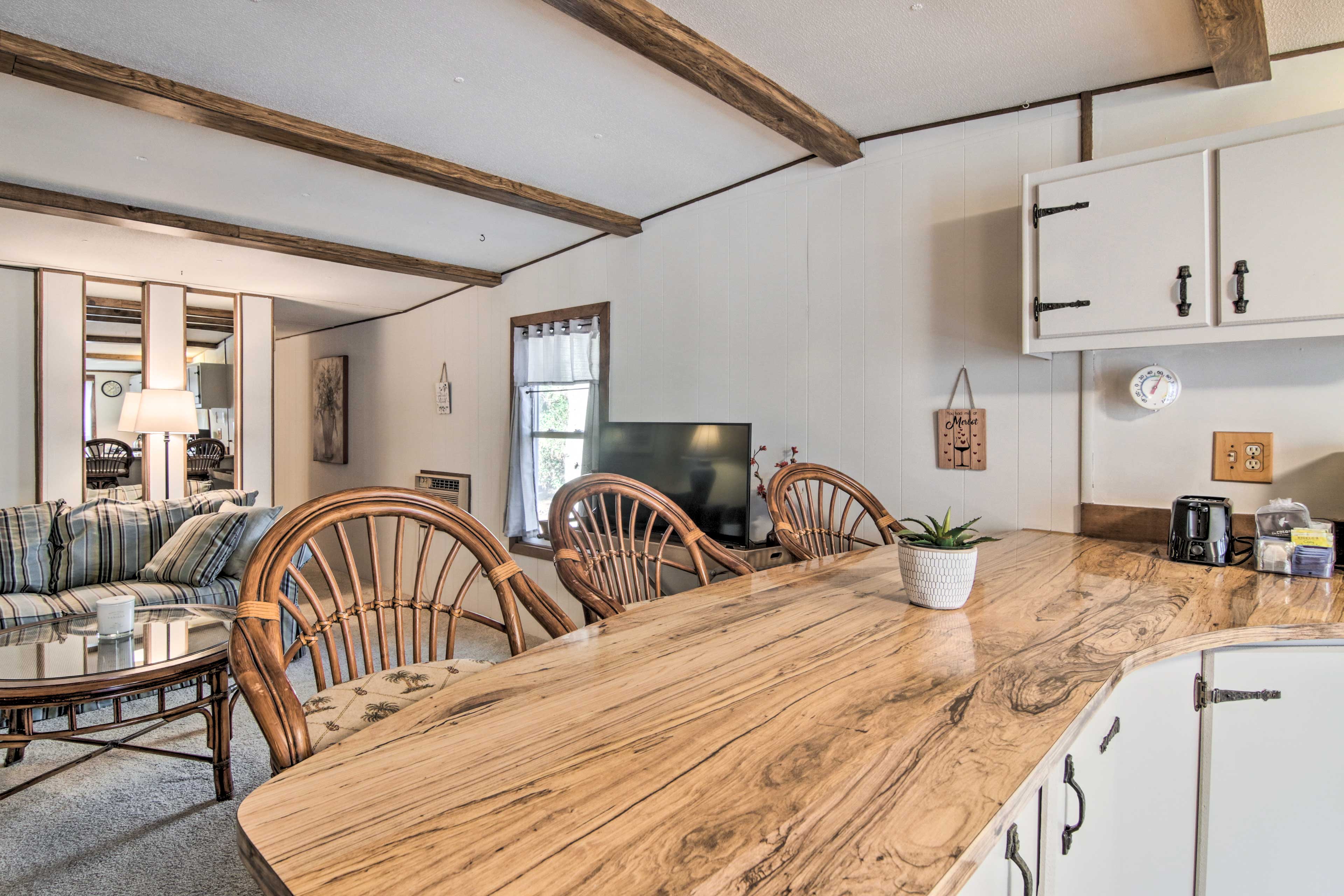 Well-Equipped Kitchen | 3-Person Breakfast Bar