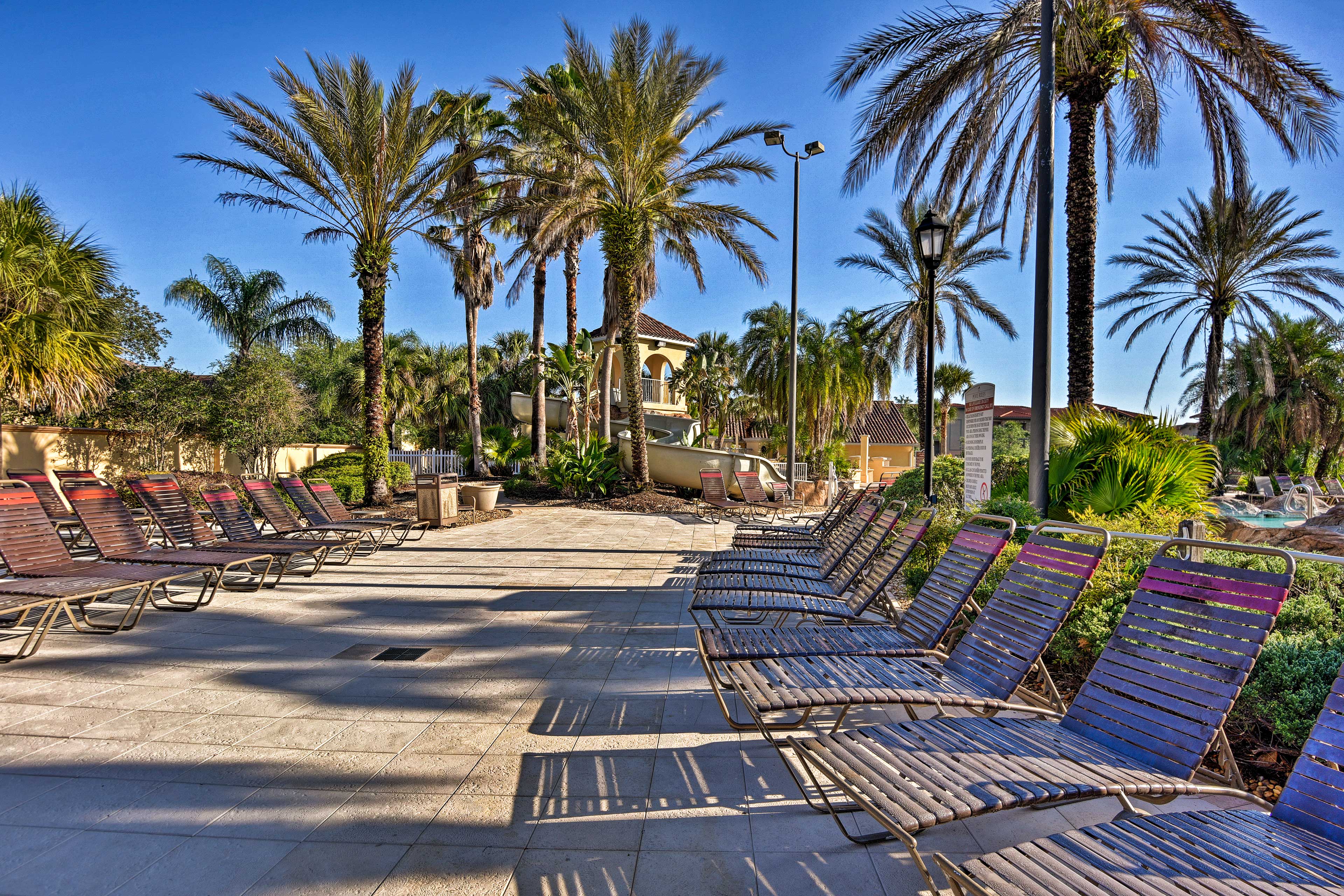 Community Pool & Lazy River