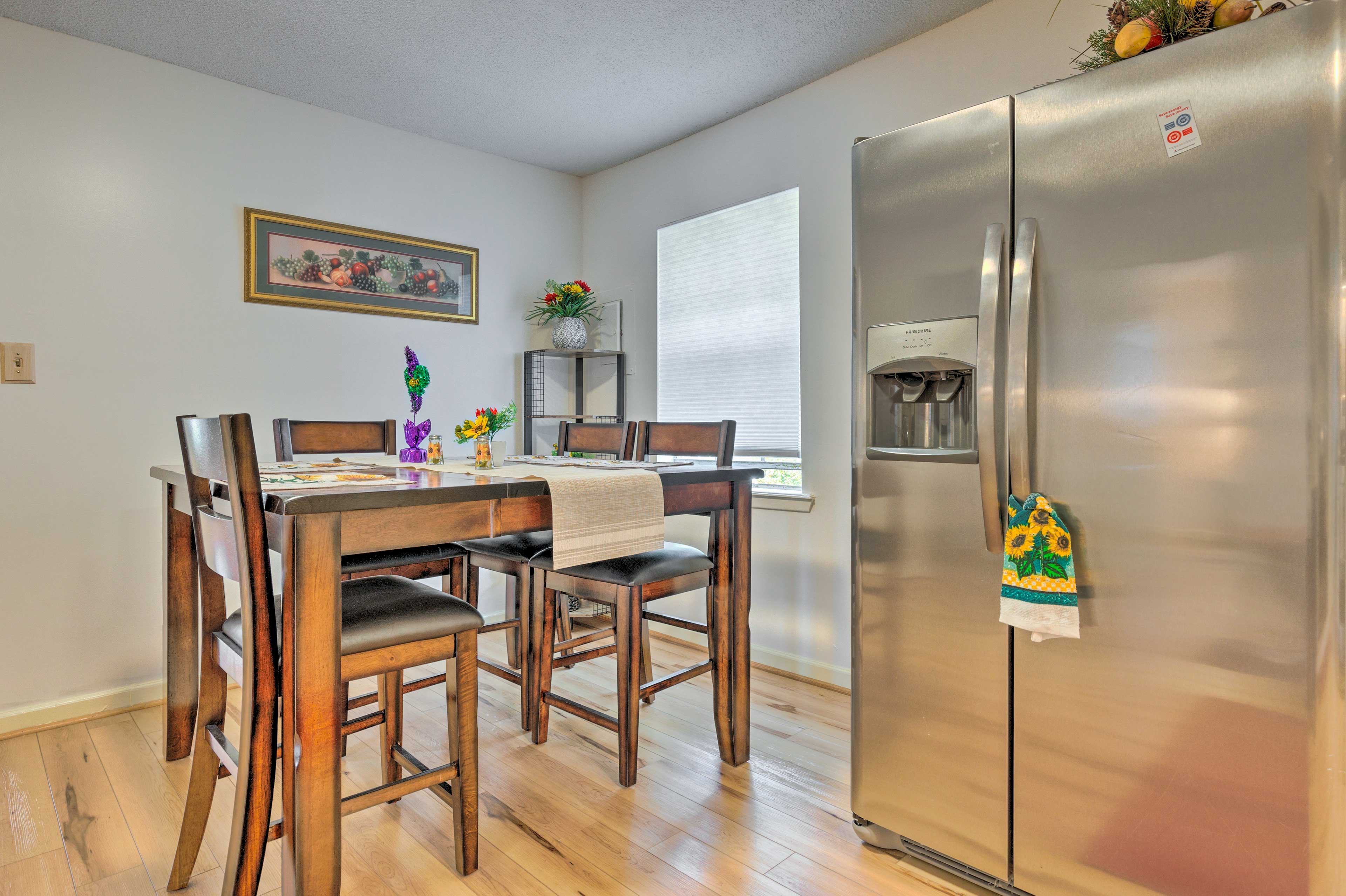 Dining Room | Dishware/Flatware Provided