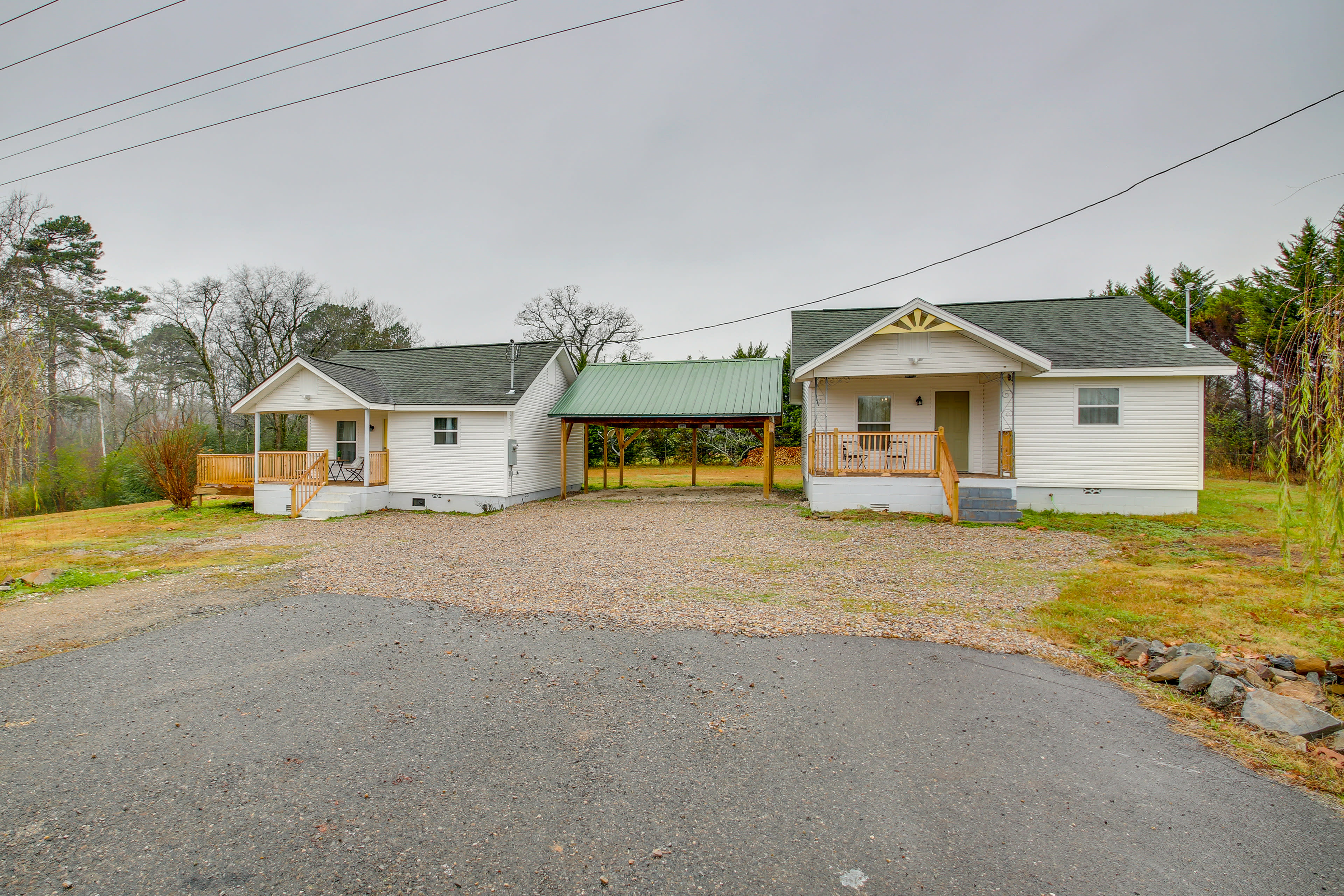 Property Exterior | Parking | Carport (1 Vehicle) | Gravel Driveway (2 Vehicles)