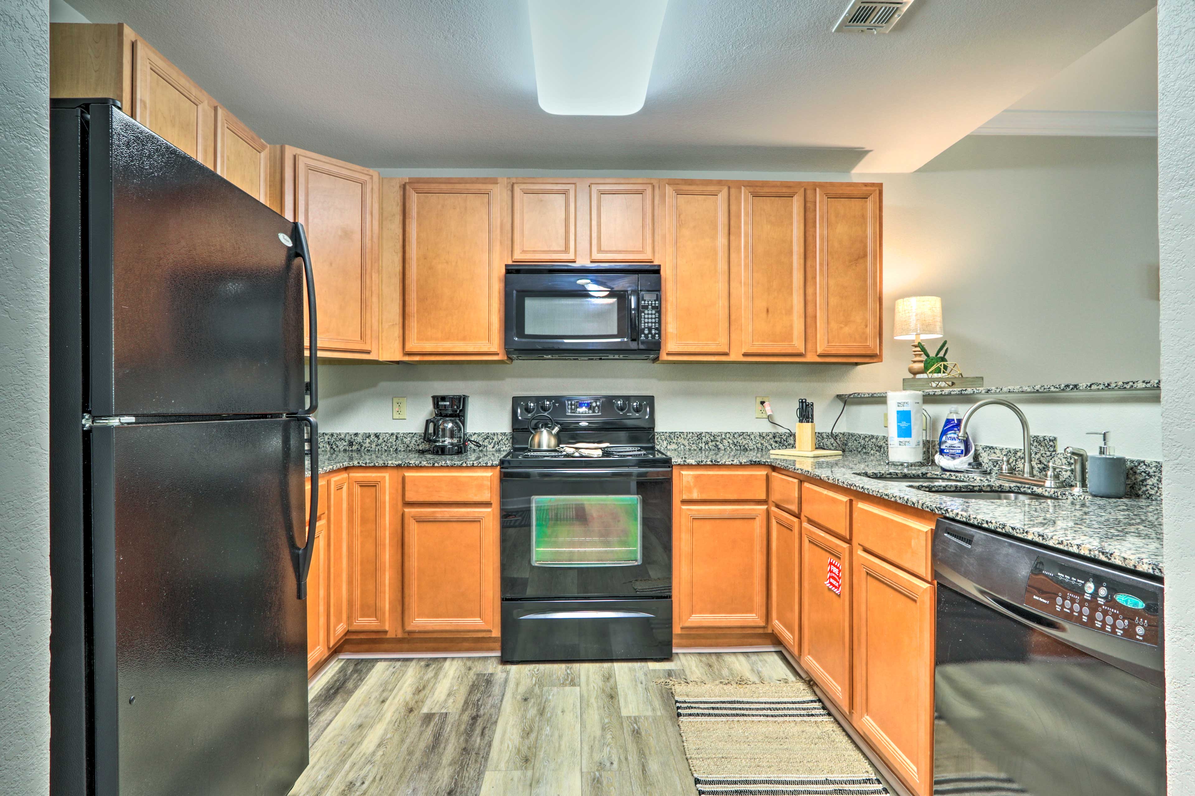 Kitchen | Fully Equipped w/ Cooking Basics