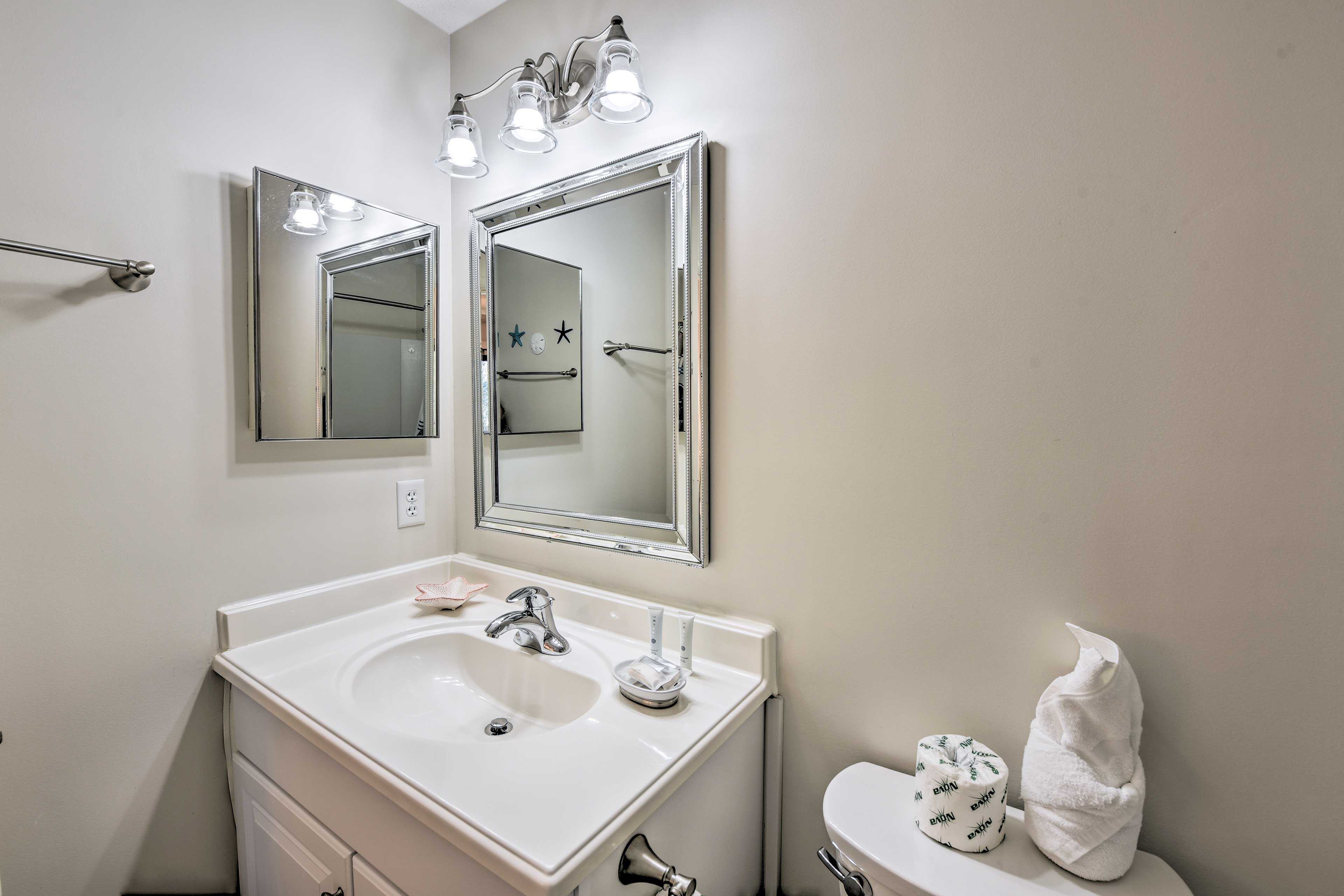 Full Bathroom | Shower/Tub Combo