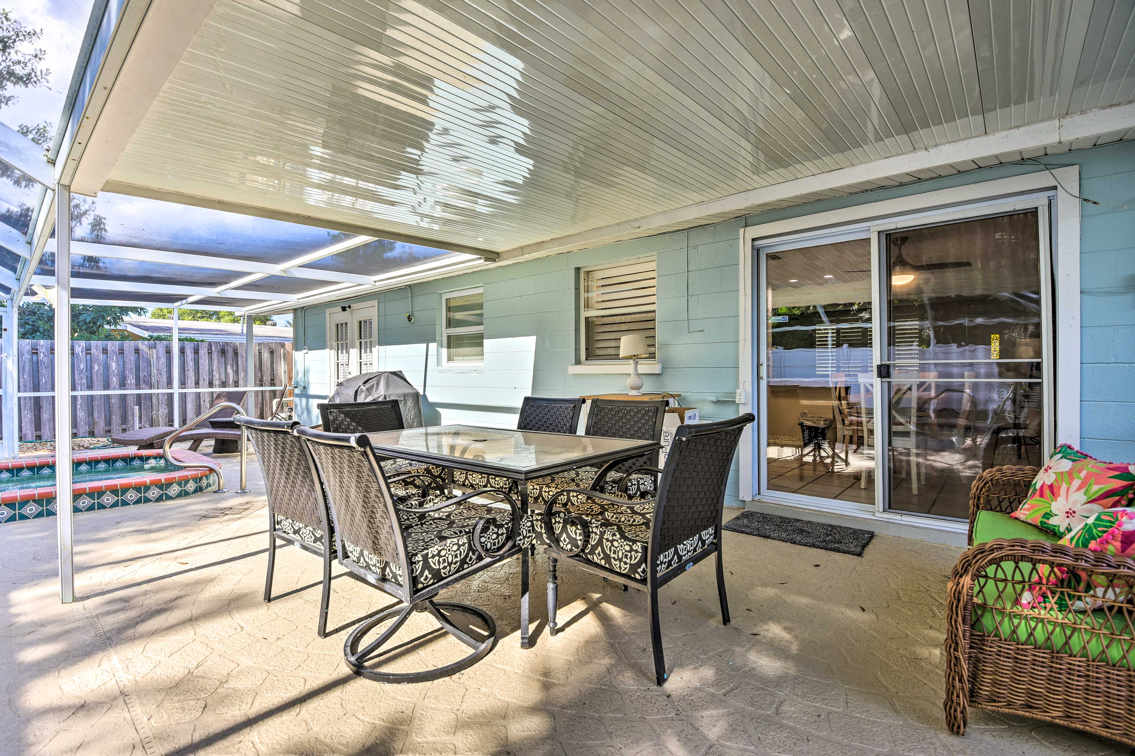 Covered Patio | Gas Grill