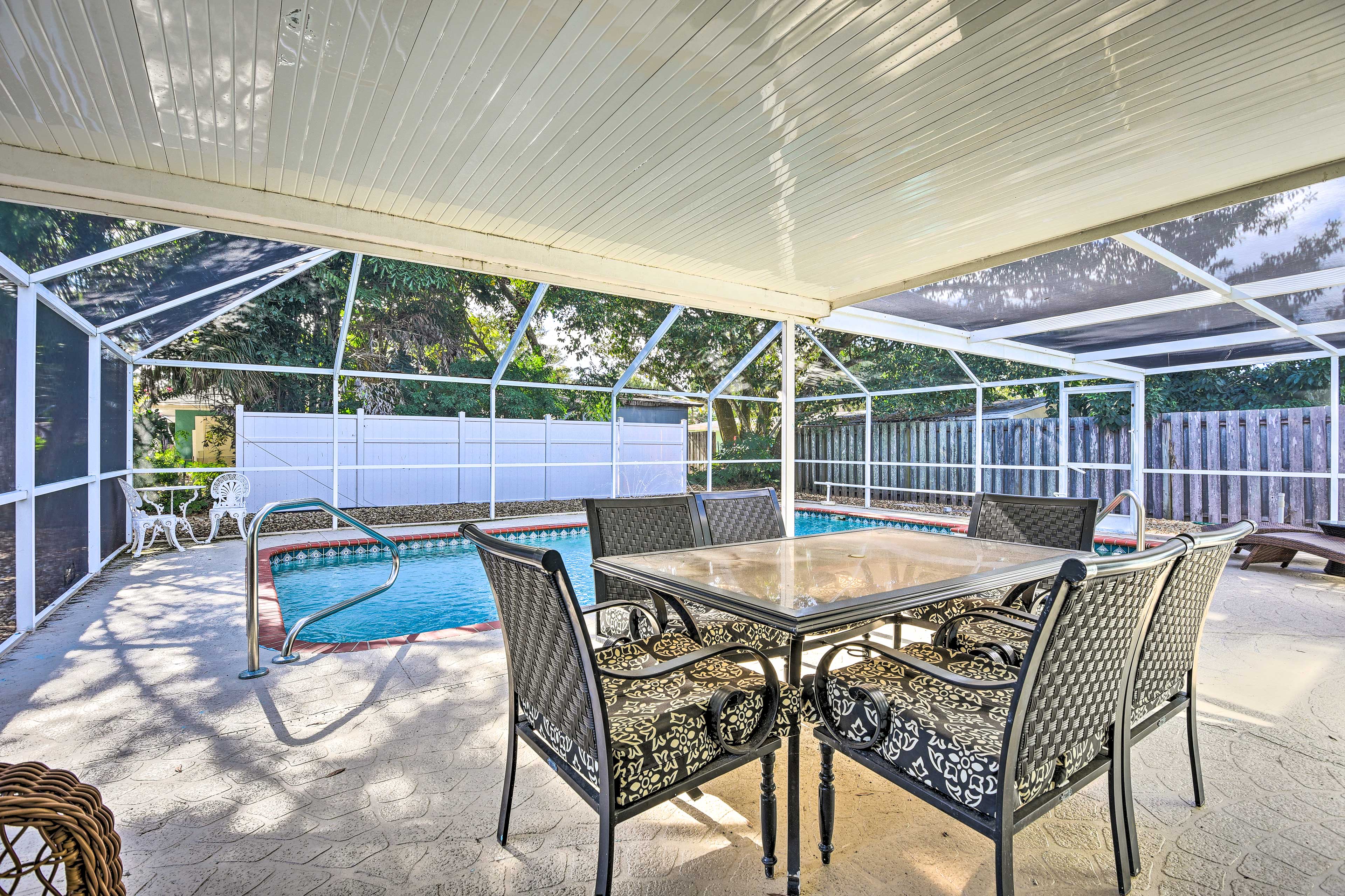 Covered Patio | Outdoor Dining