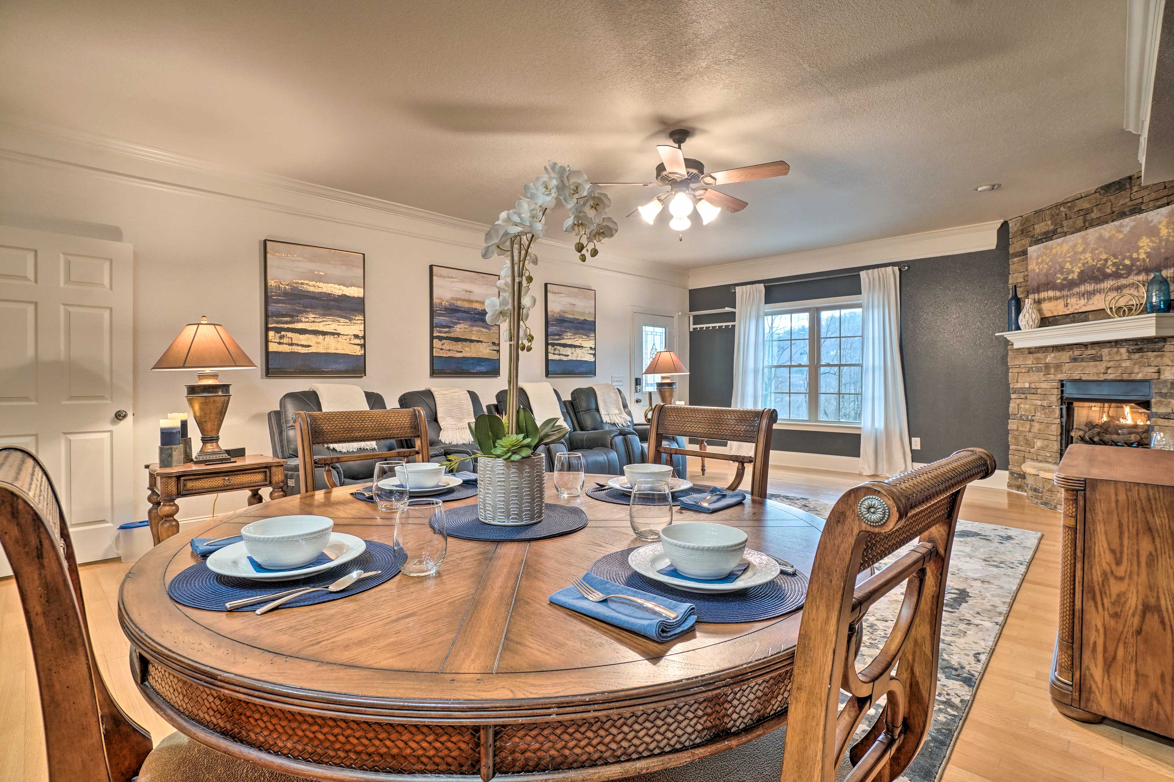 Dining Area | 4-Person Dining Table