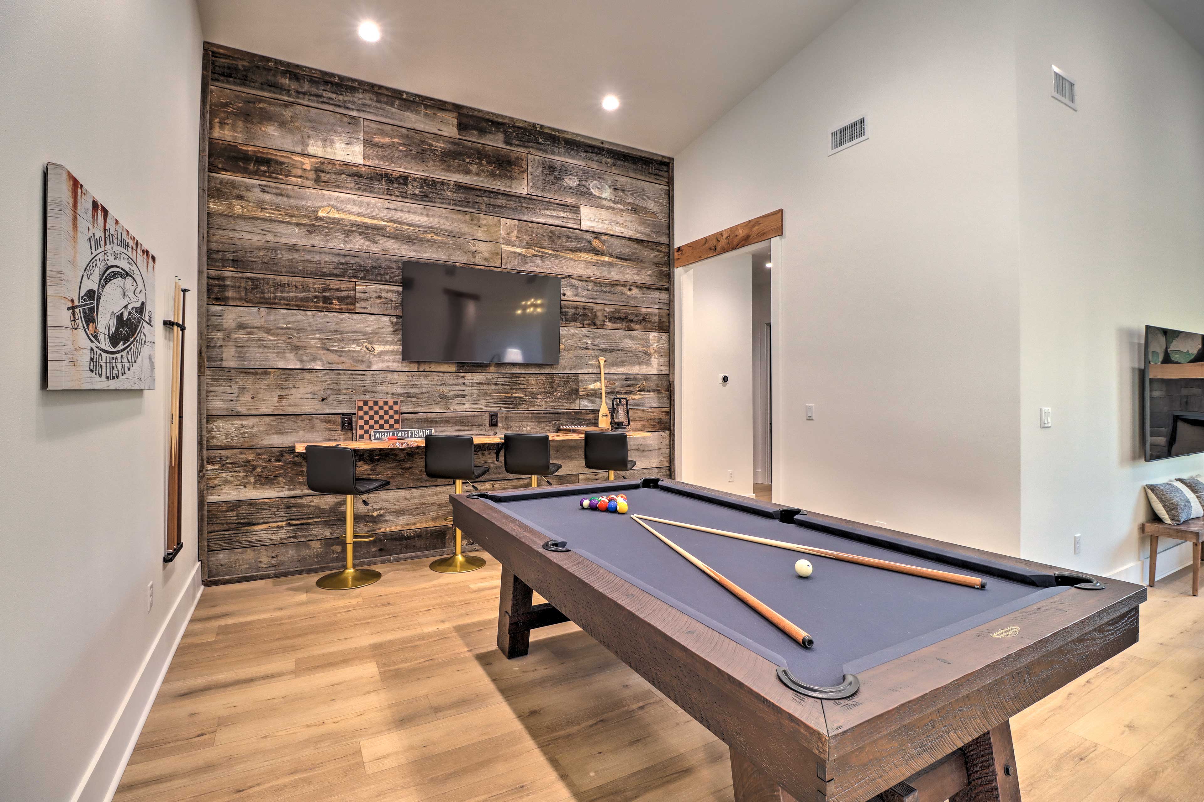 Living Area | Pool Table | Dry Bar | Smart TV