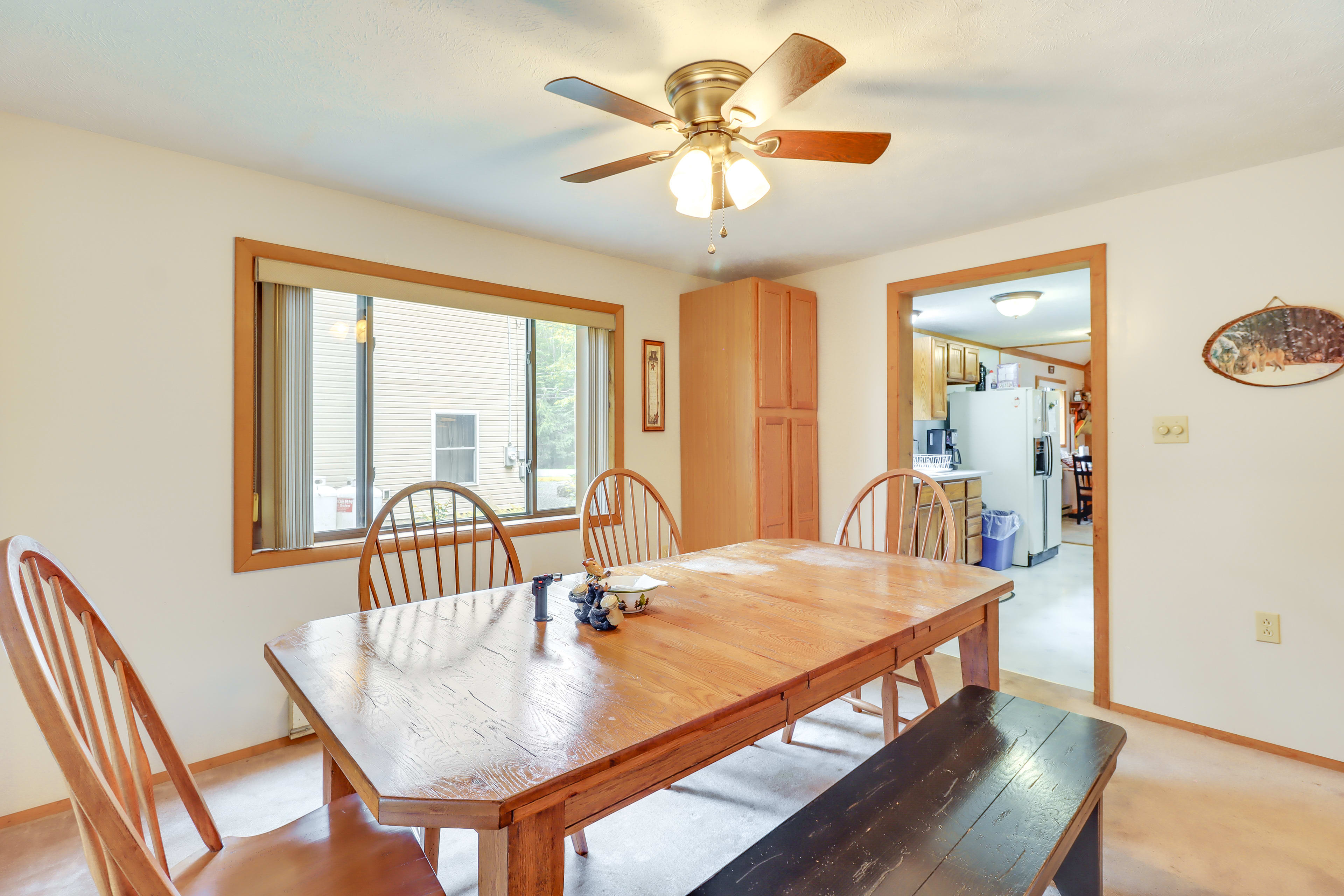 Dining Area | Dishware/Flatware Provided