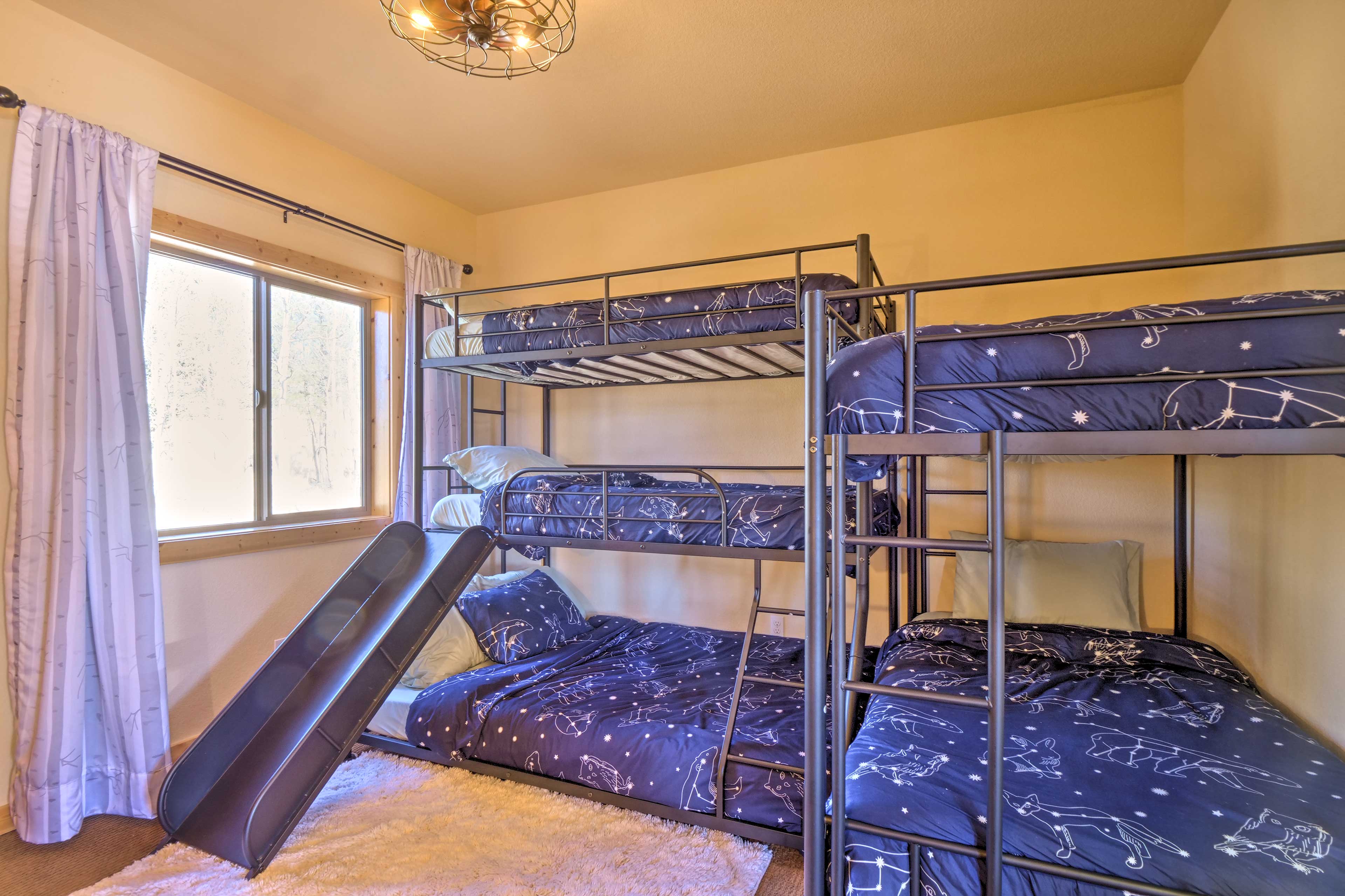 Bedroom 3 | Twin Bunk Bed | Twin/Twin/Full Bunk Bed