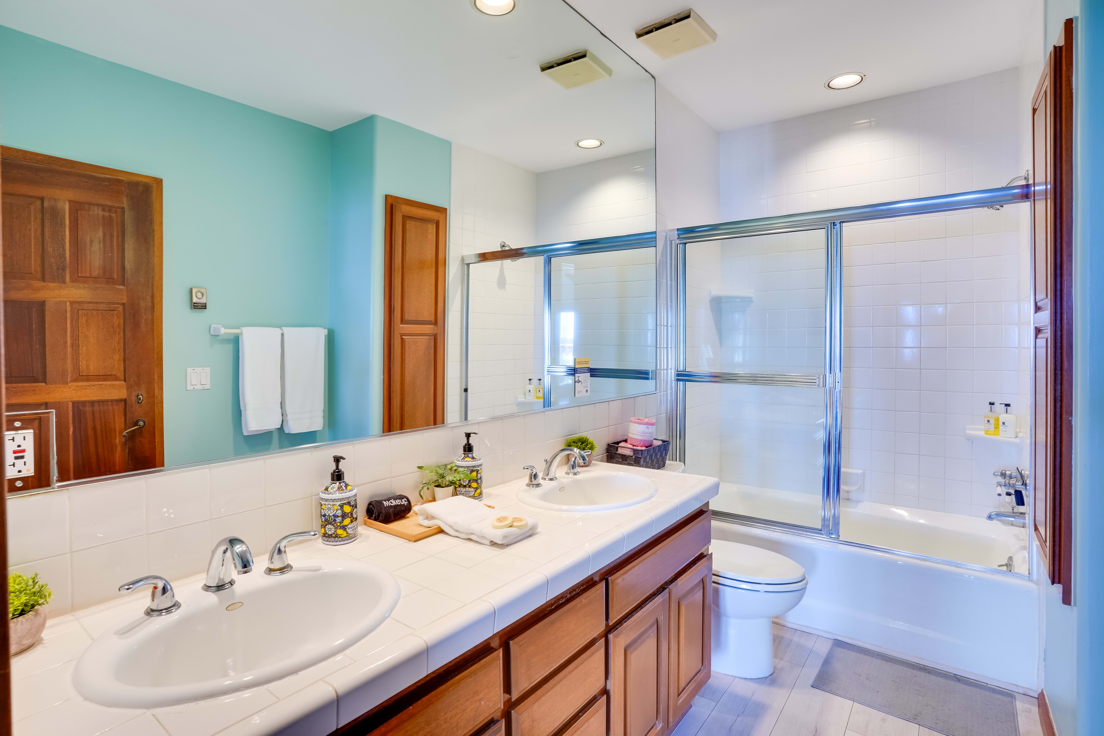 Bathroom | Linens & Towels Provided | Complimentary Toiletries