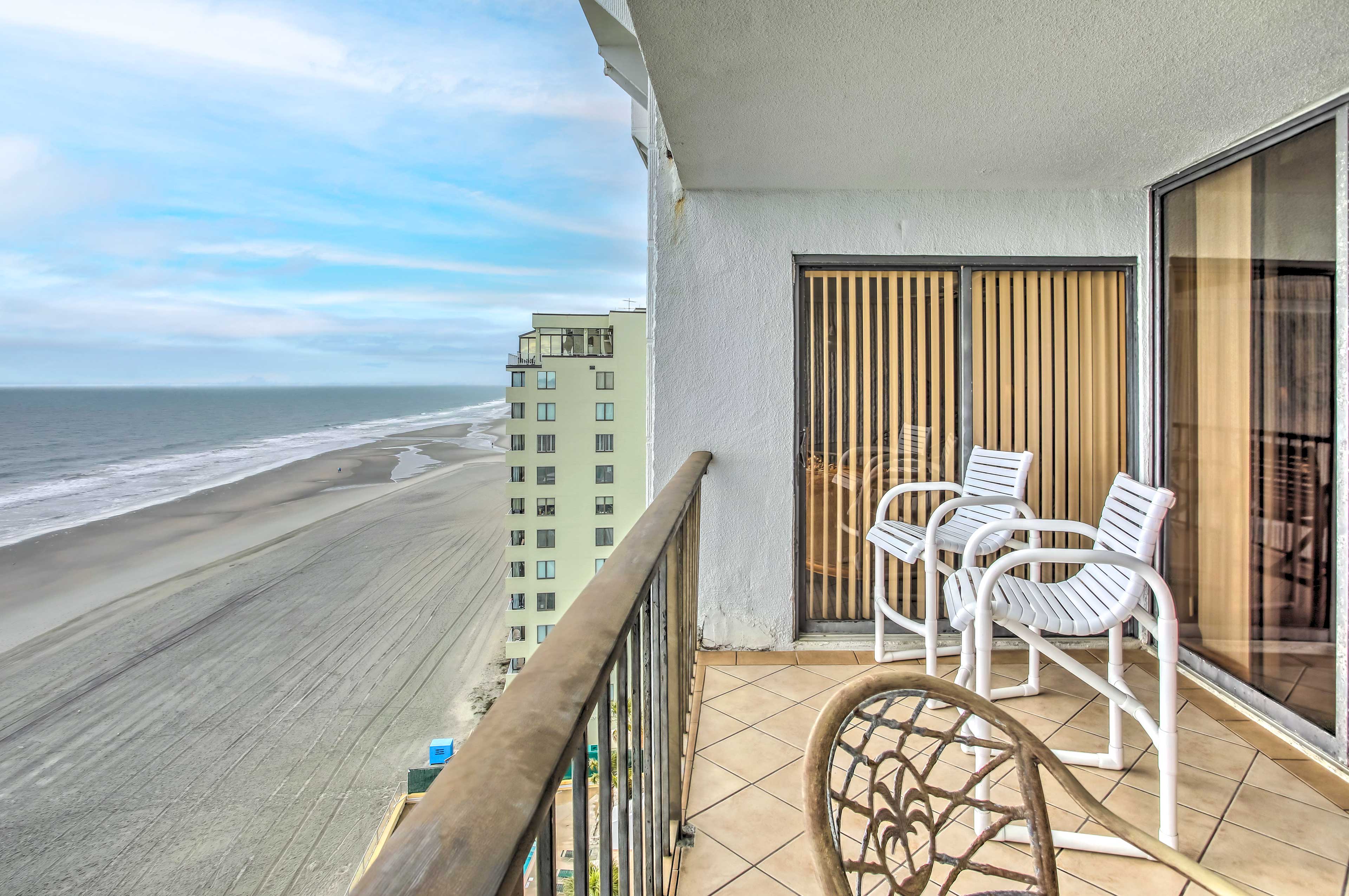 Balcony | 4 Beach Chairs