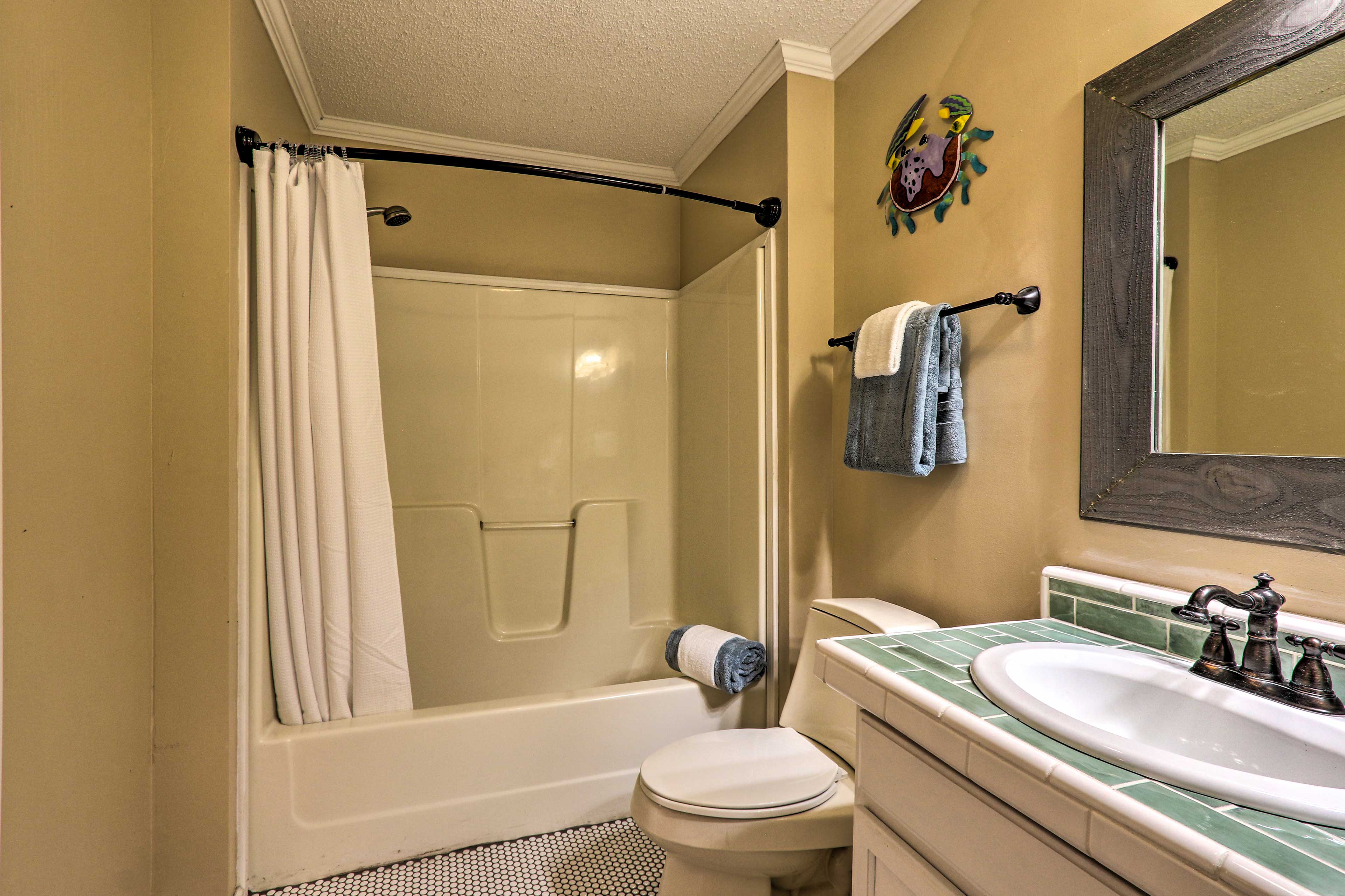 Full Bathroom | Complimentary Toiletries