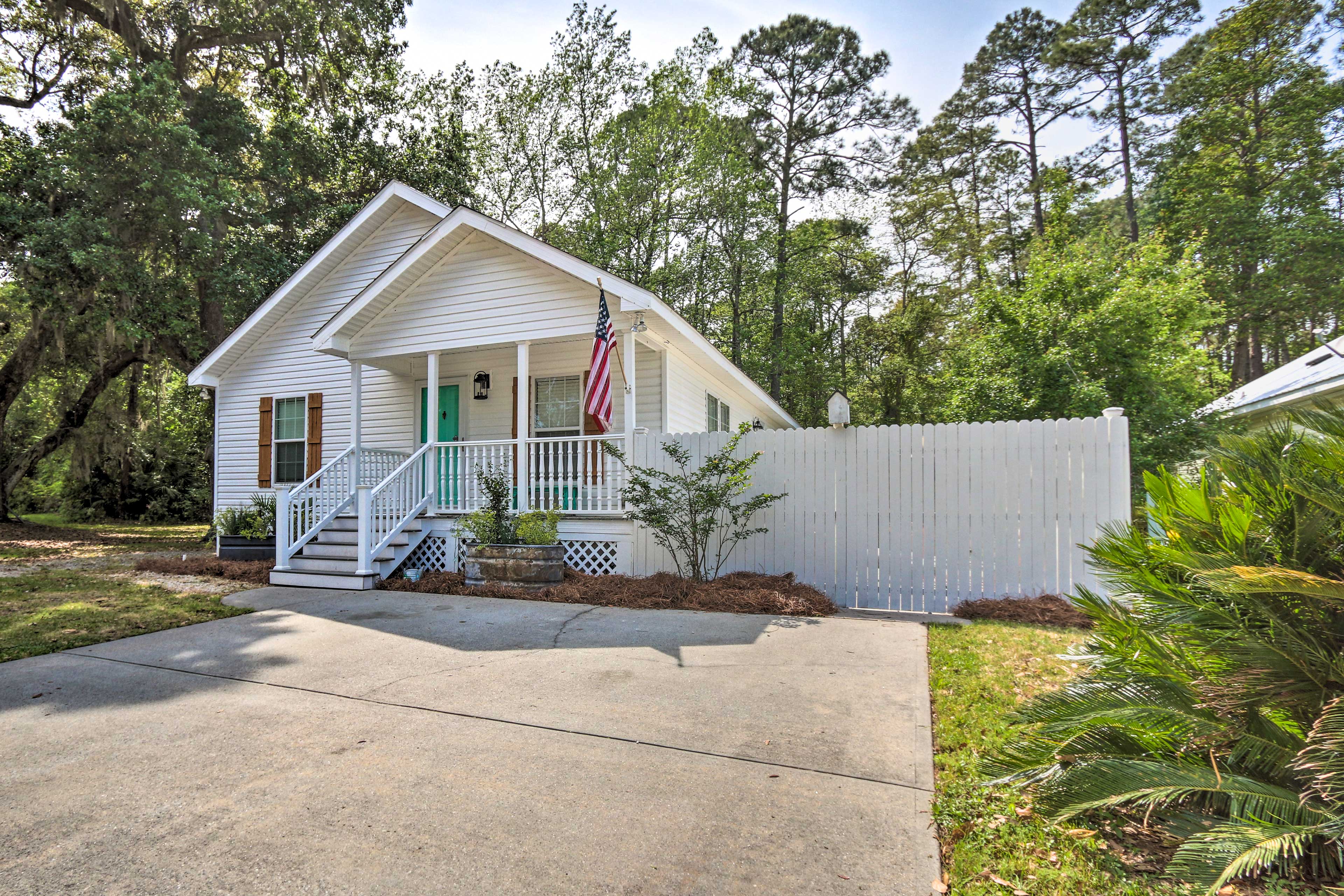 Charming Bluffton Escape w/ Patio & Gas Grill