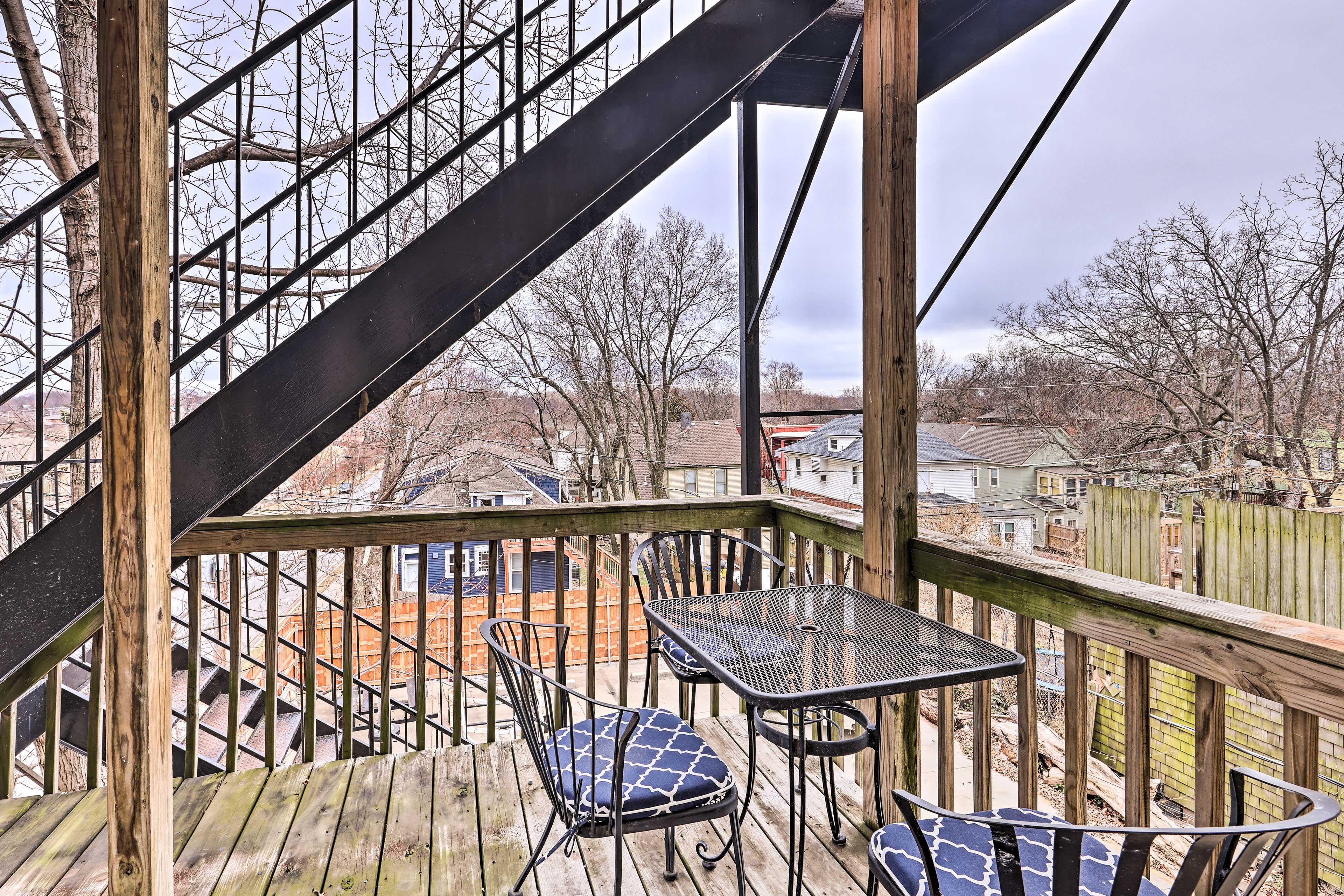 Deck | Outdoor Seating | Gas Grill