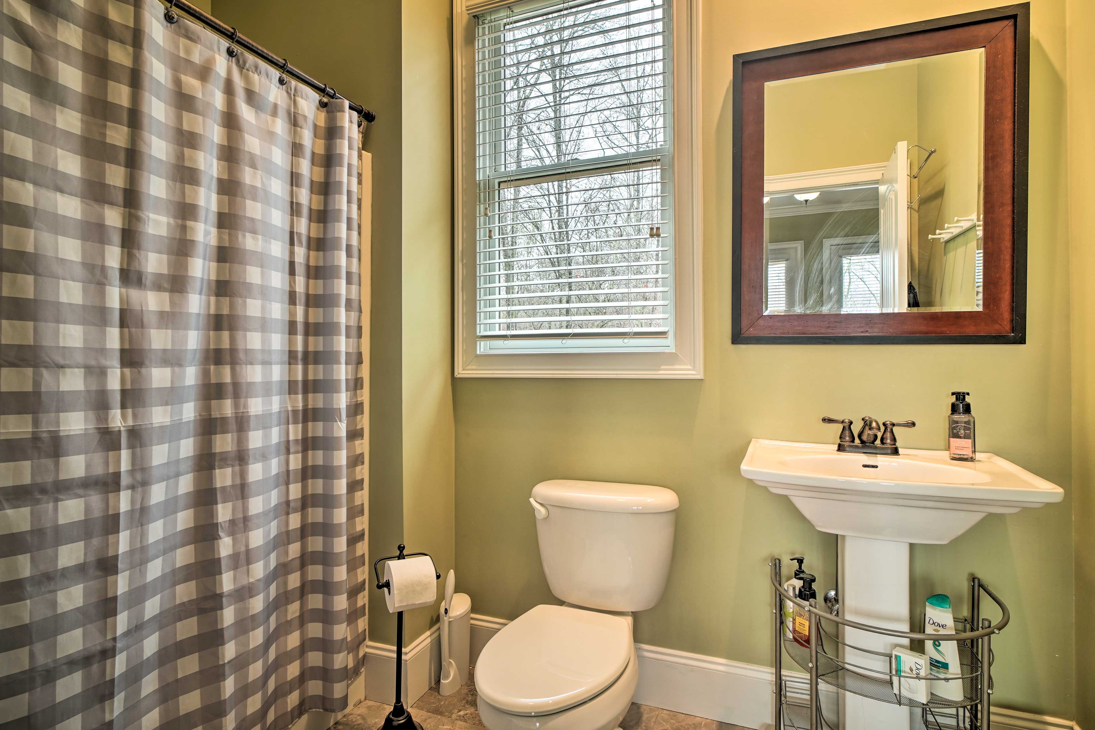 Full En-Suite Bathroom | Complimentary Toiletries