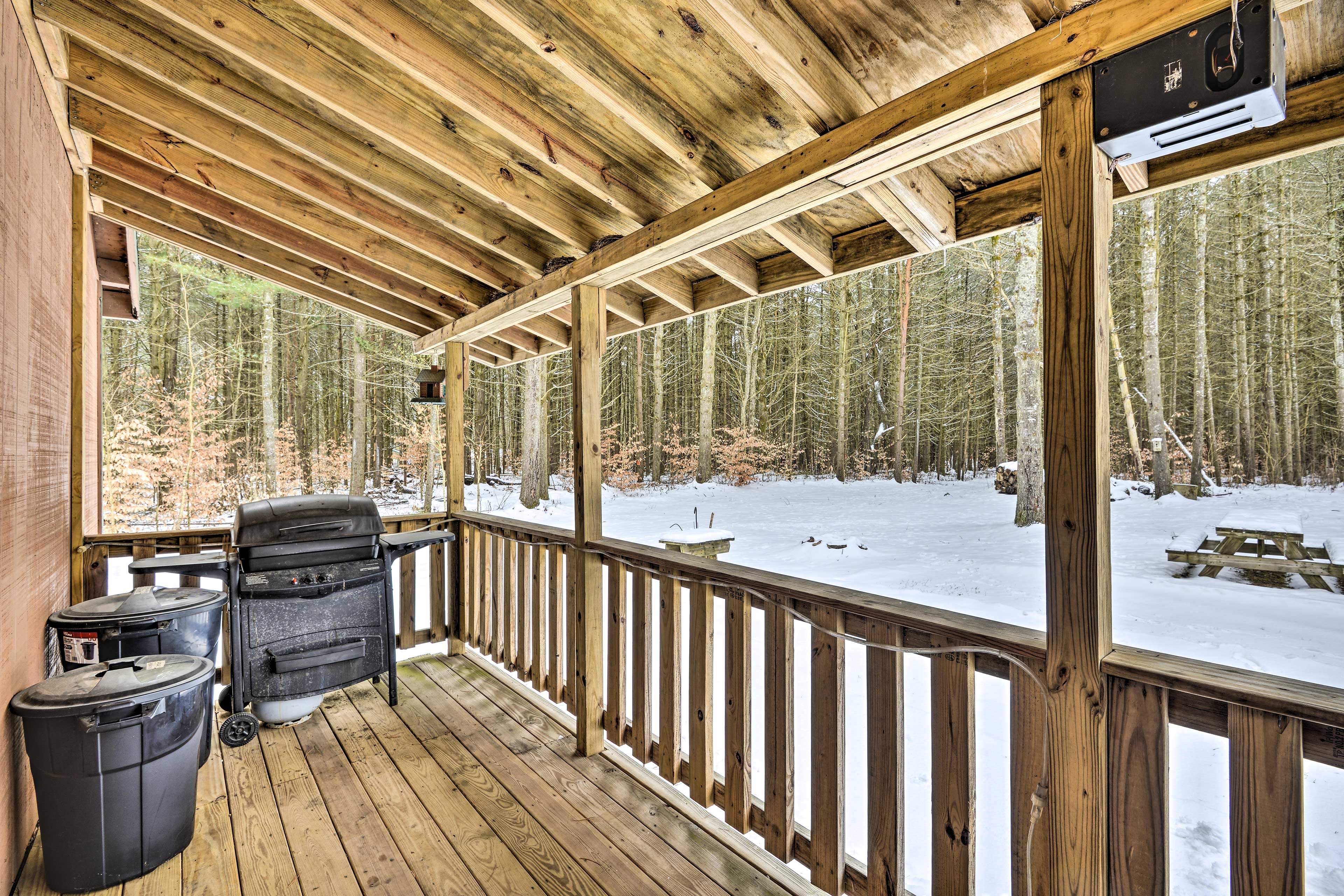 Private Deck | Picnic Table