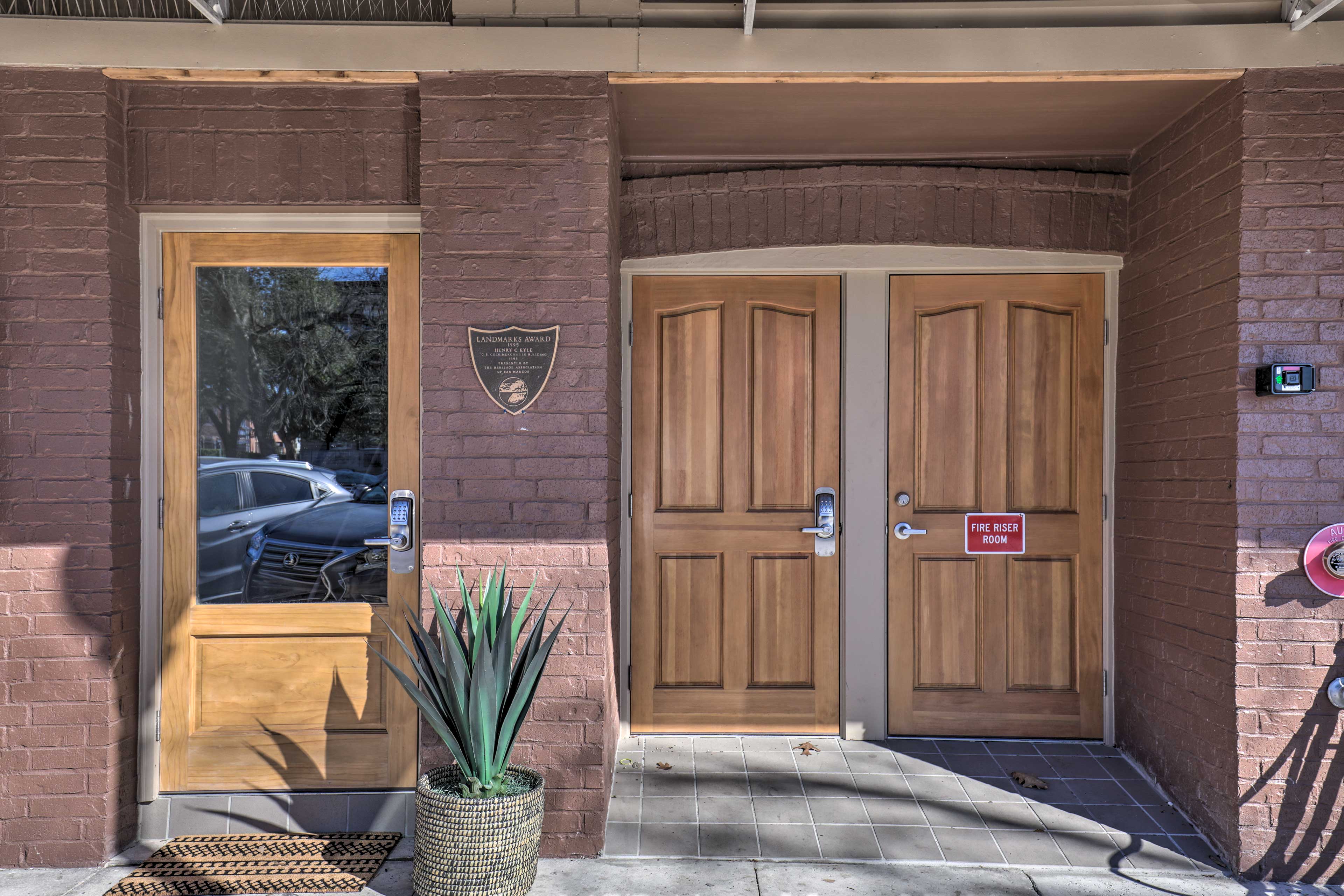 Entrance | Keyless Entry