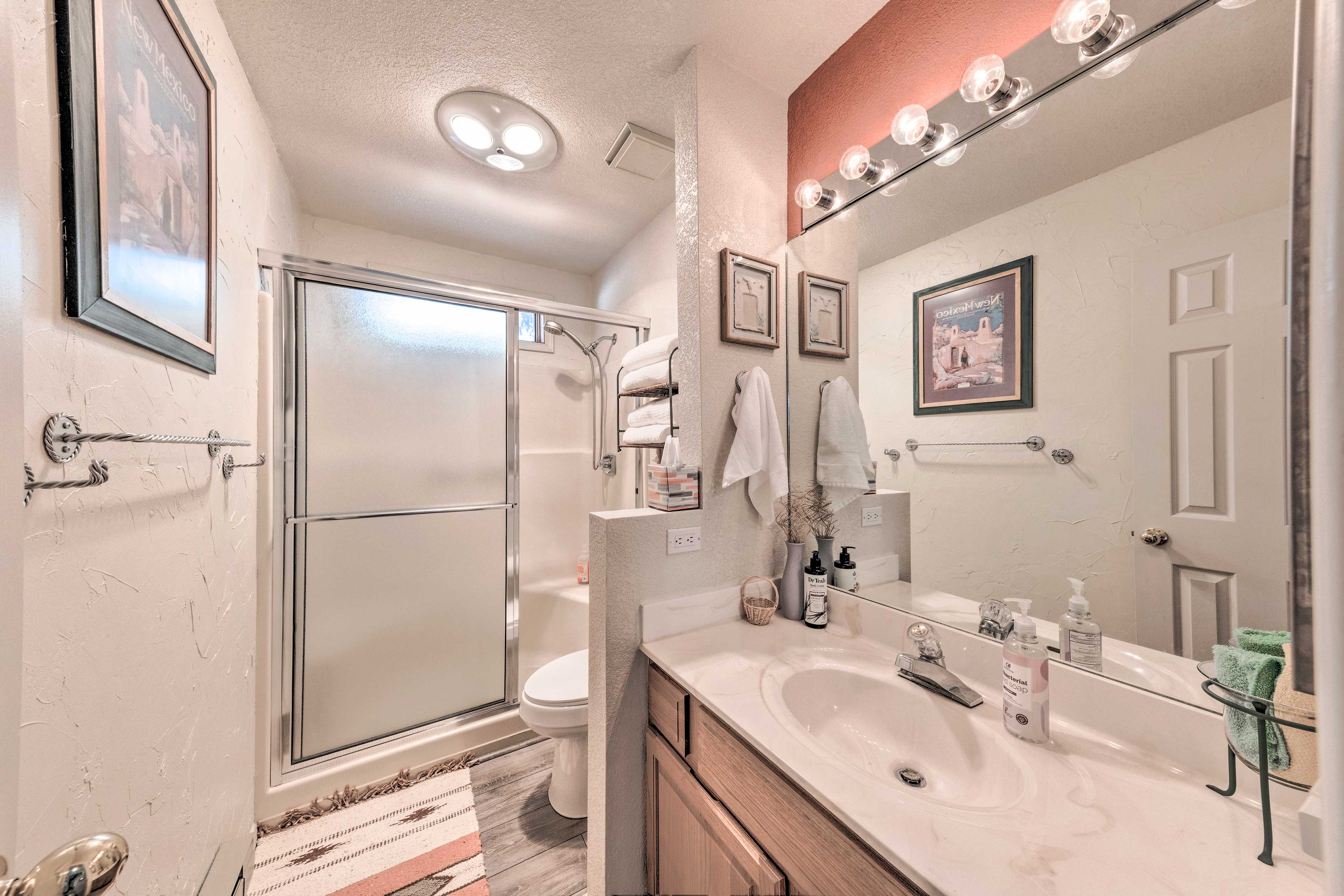 Full Bathroom | Complimentary Toiletries | Shampoo | 1st Floor