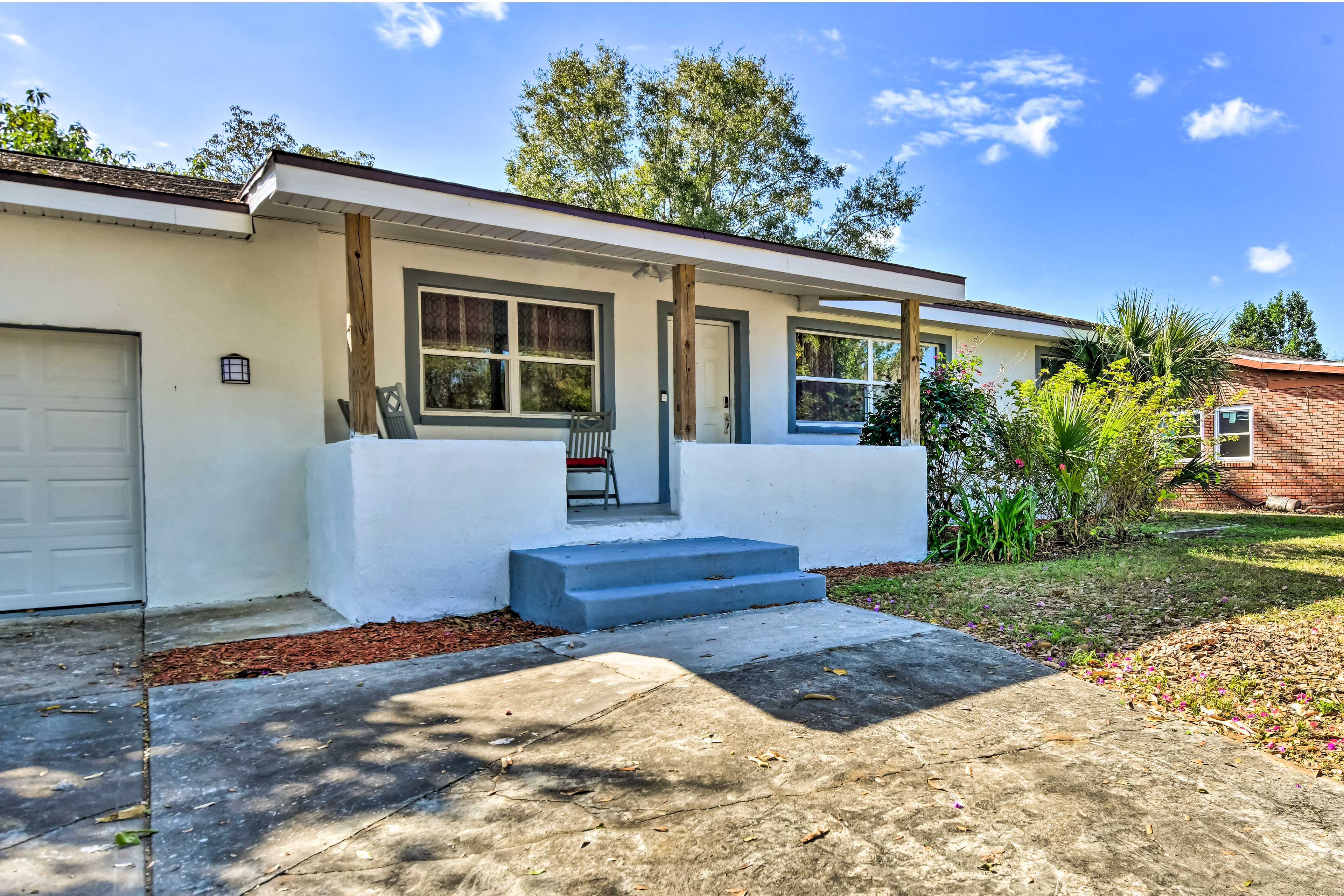 Parking | Driveway (3 Vehicles) | Garage Not Available