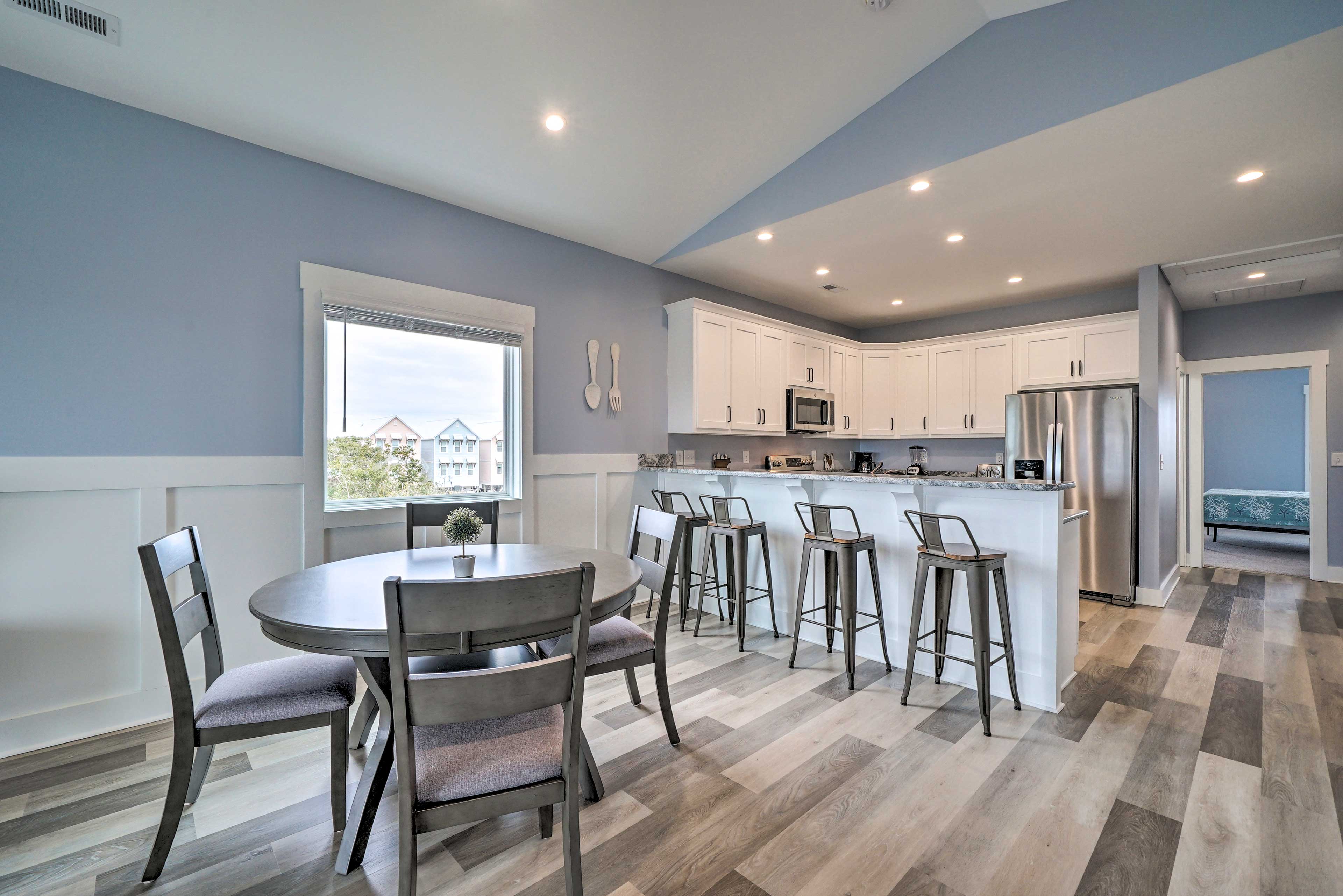 Dining Room | 2-Story Townhome | Kids' Supplies | Books