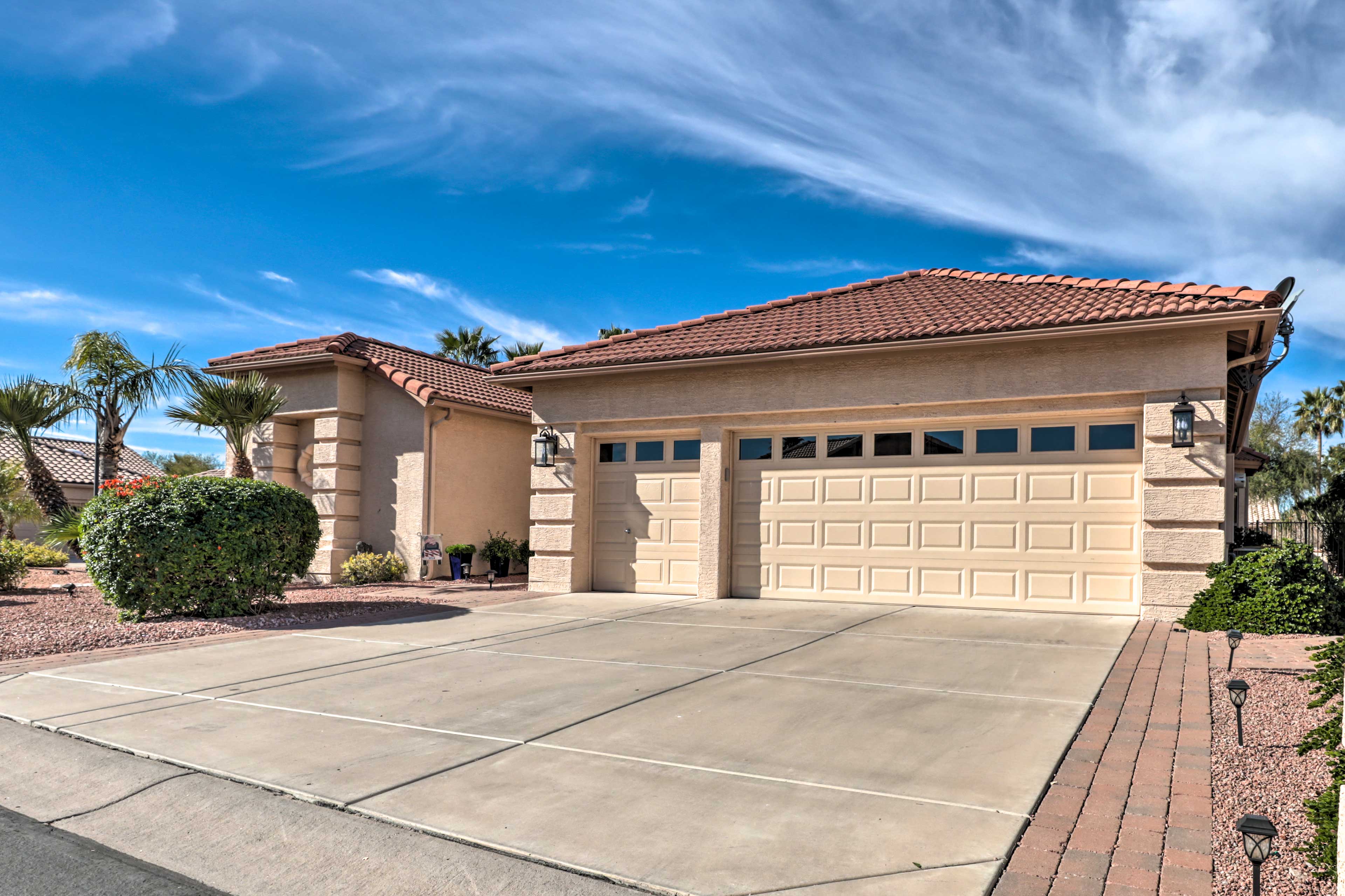 Parking | Driveway (2 Vehicles) | Garage (2 Vehicles)