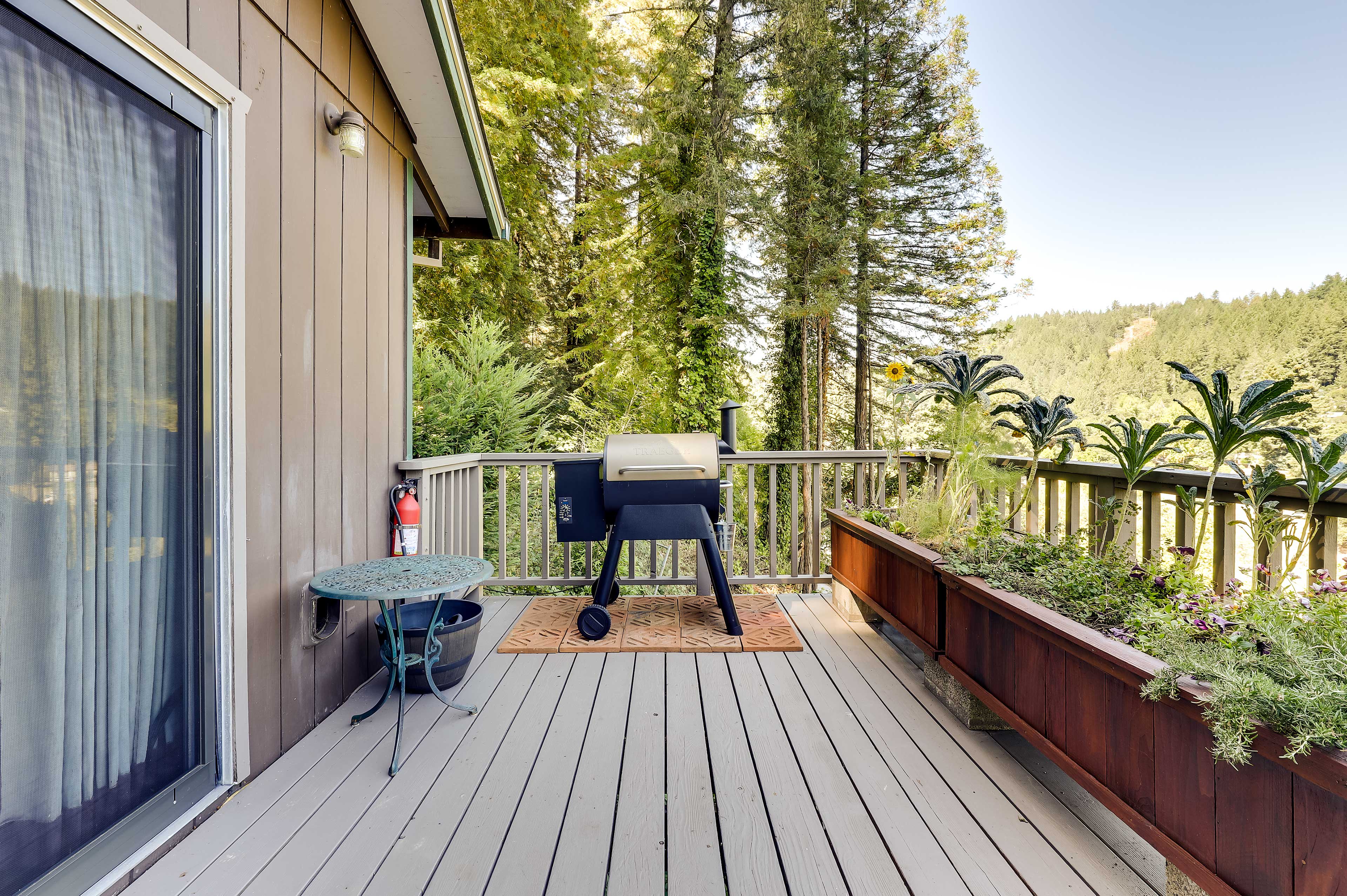 Furnished Deck | Smoker | Outdoor Dining