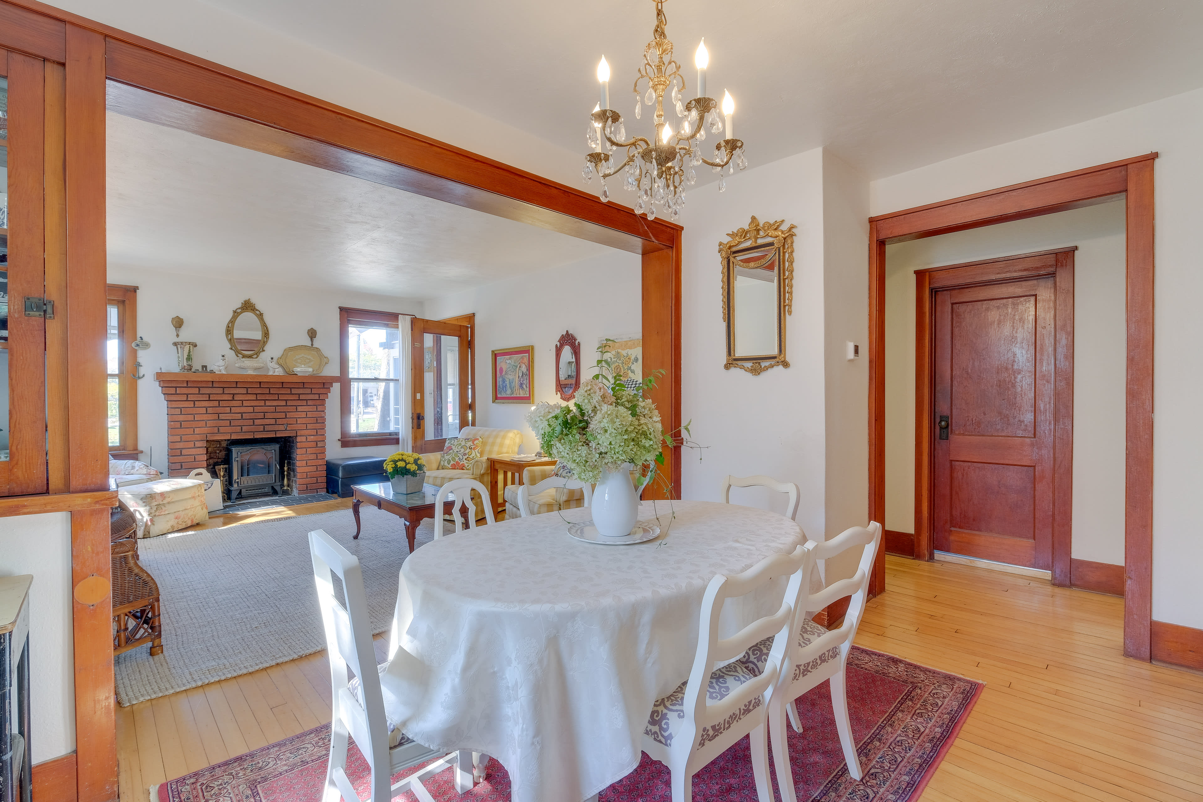 Dining Room | Dishes & Flatware Provided