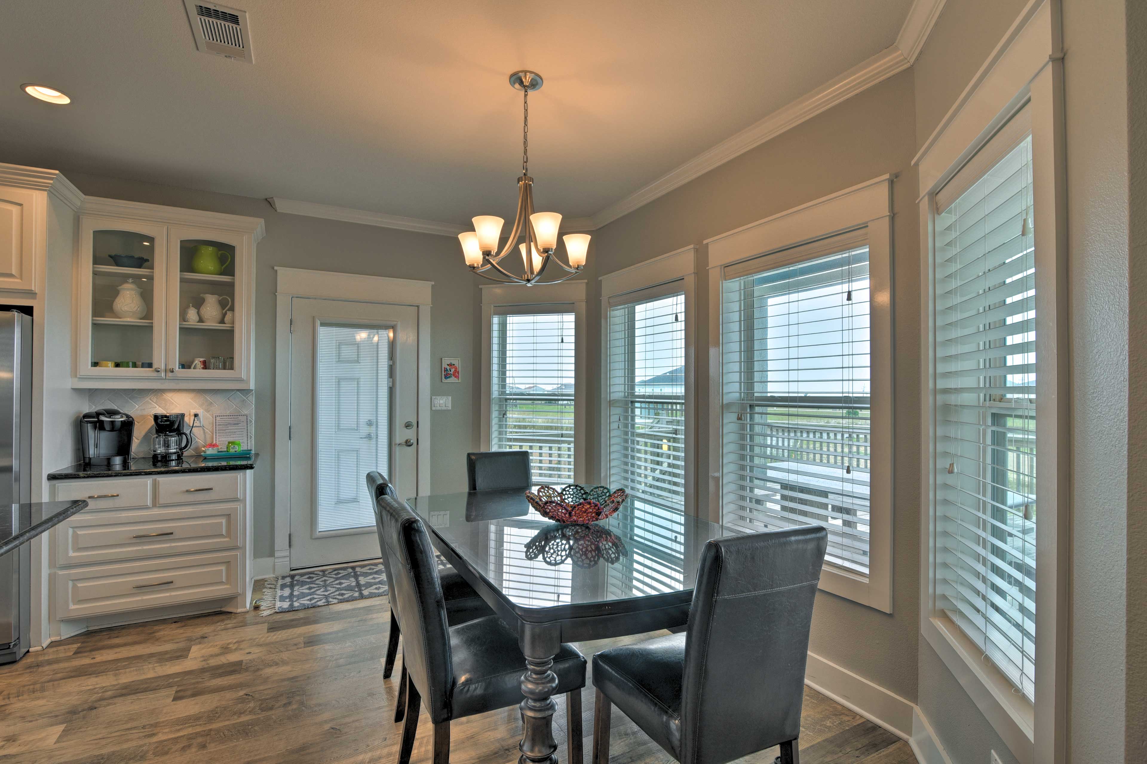 Dining Area | Dishware & Flatware