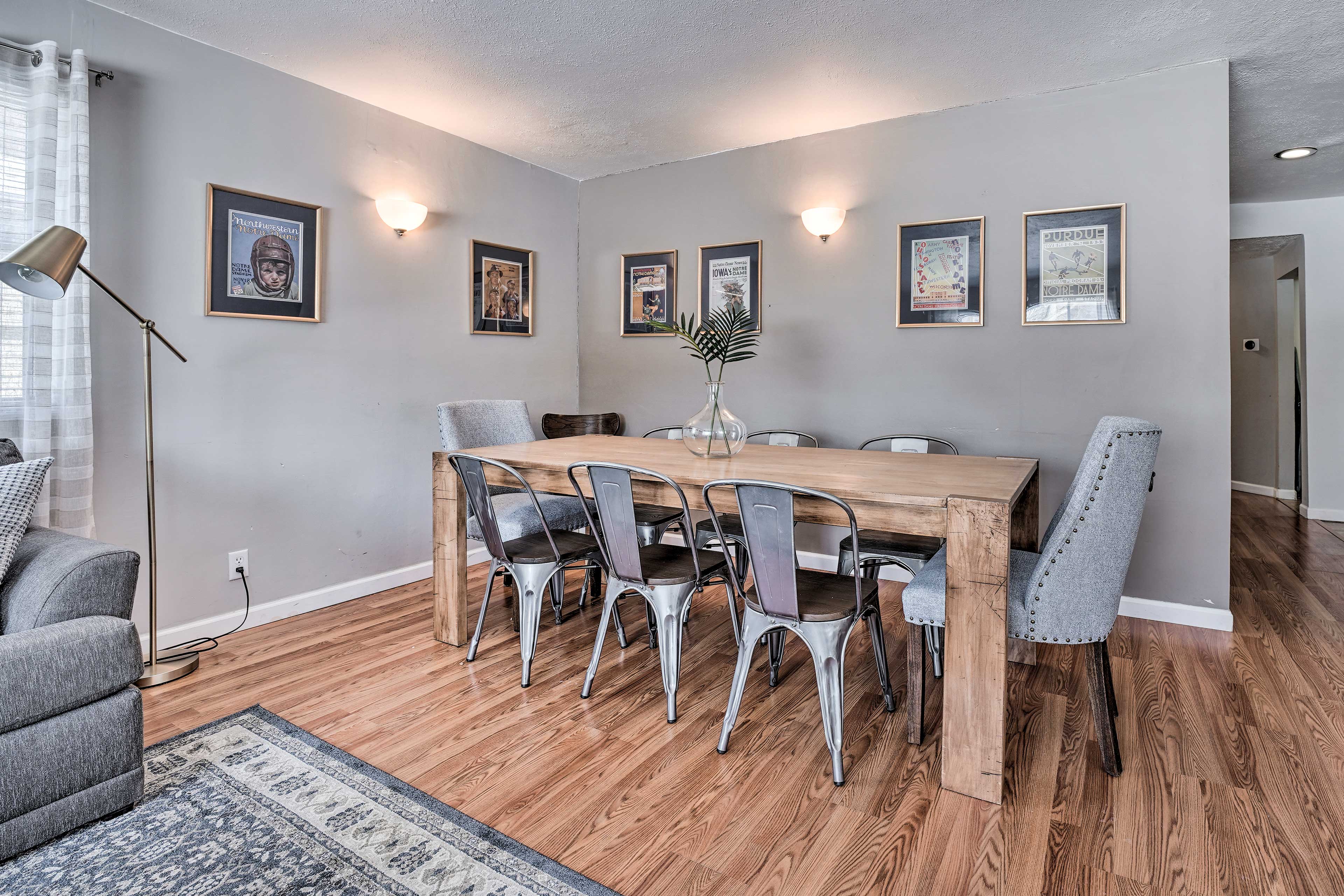 Dining Area | 8-Person Dining Table