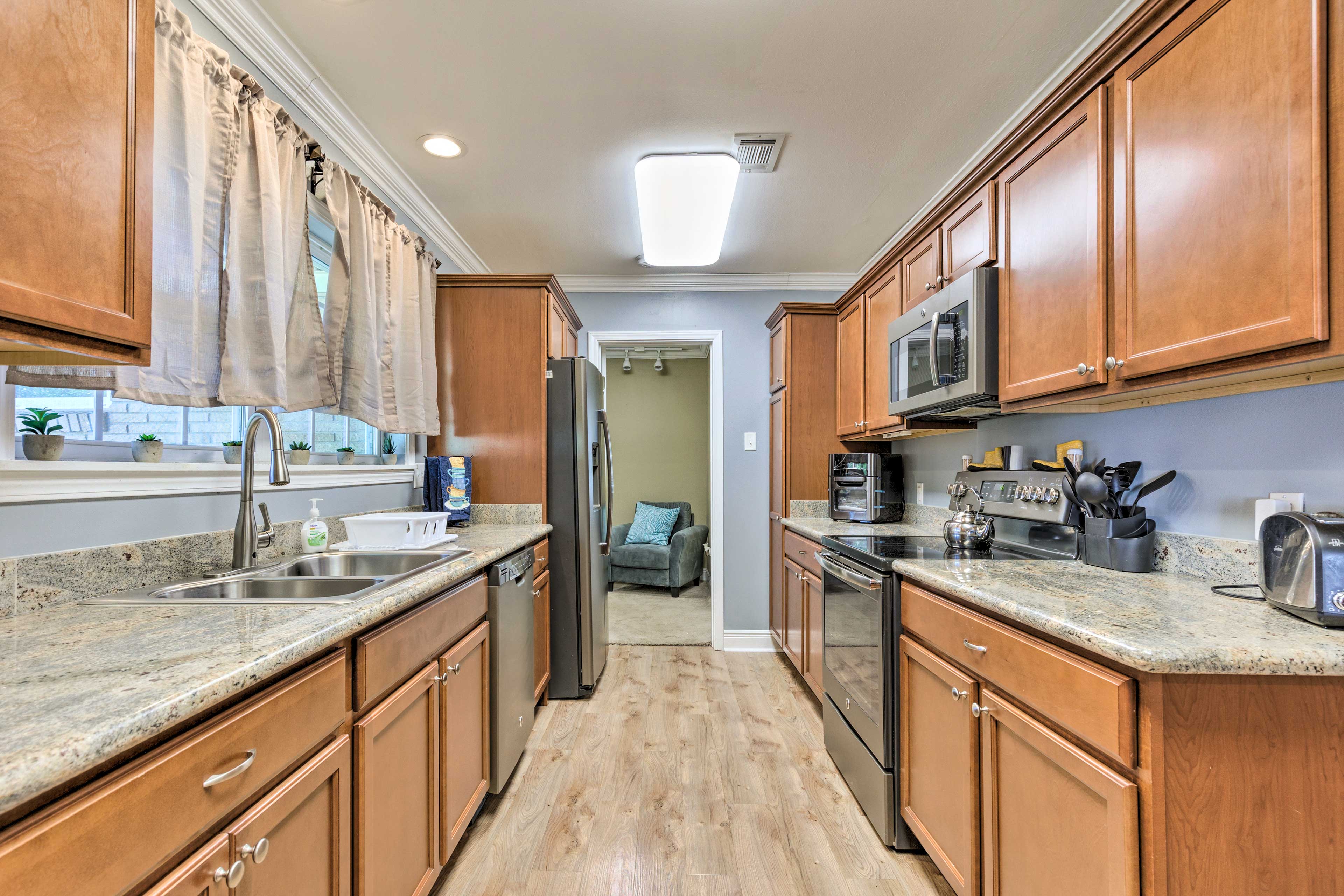 Kitchen | Fully Equipped w/ Cooking Basics