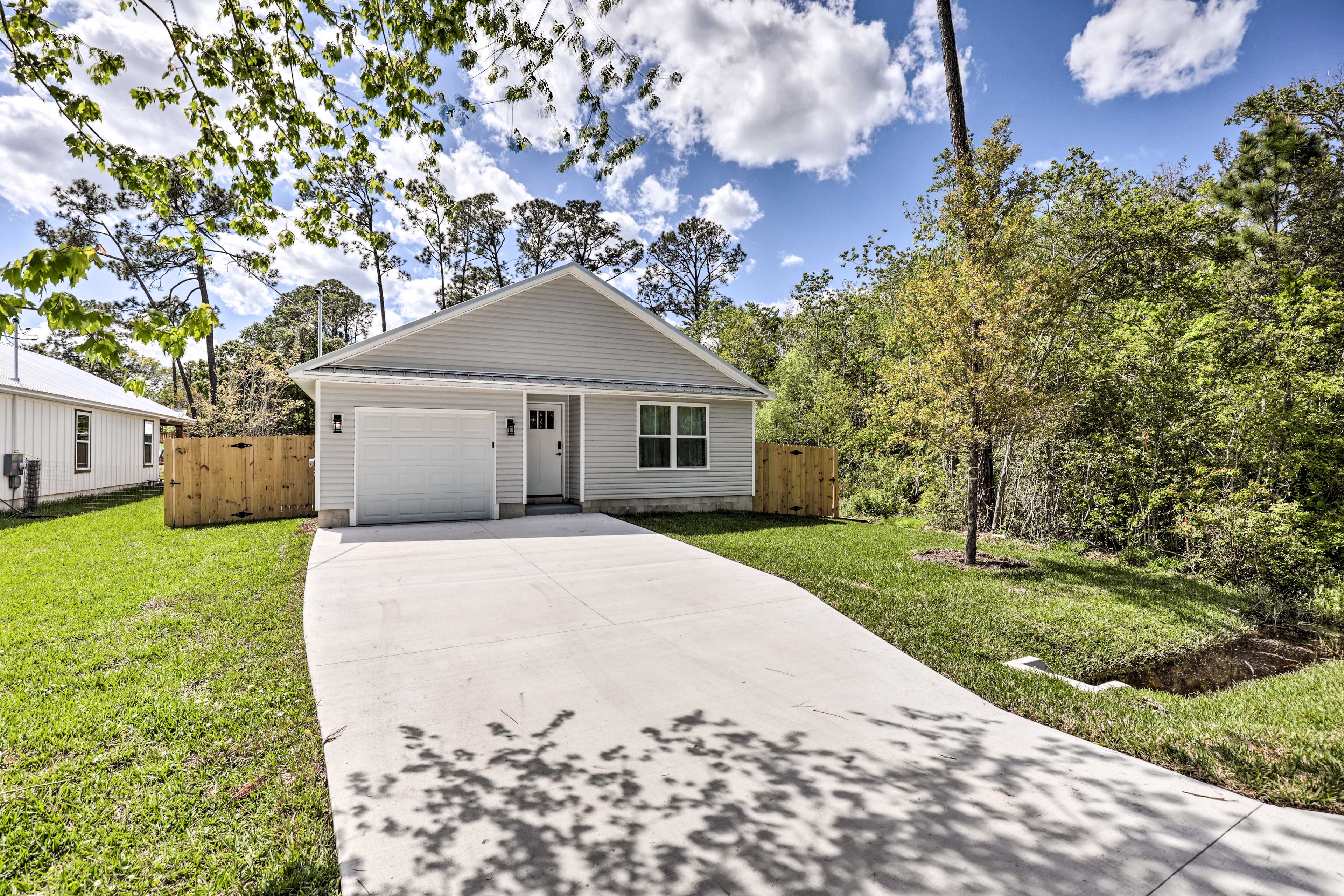 Parking | Driveway (2 Vehicles) | Garage (1 Vehicle) | Free Street Parking