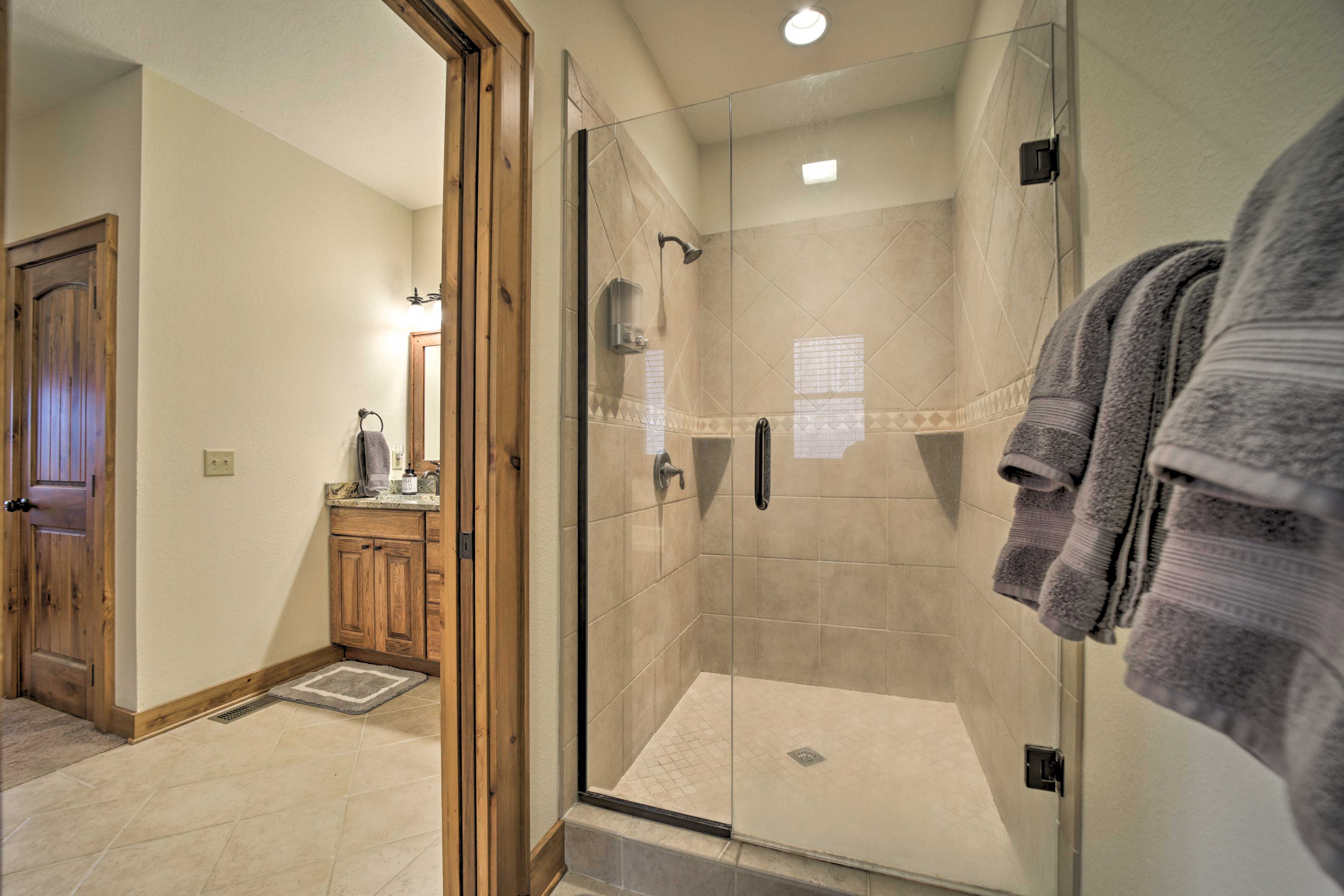 En-Suite Bathroom | Towels Provided