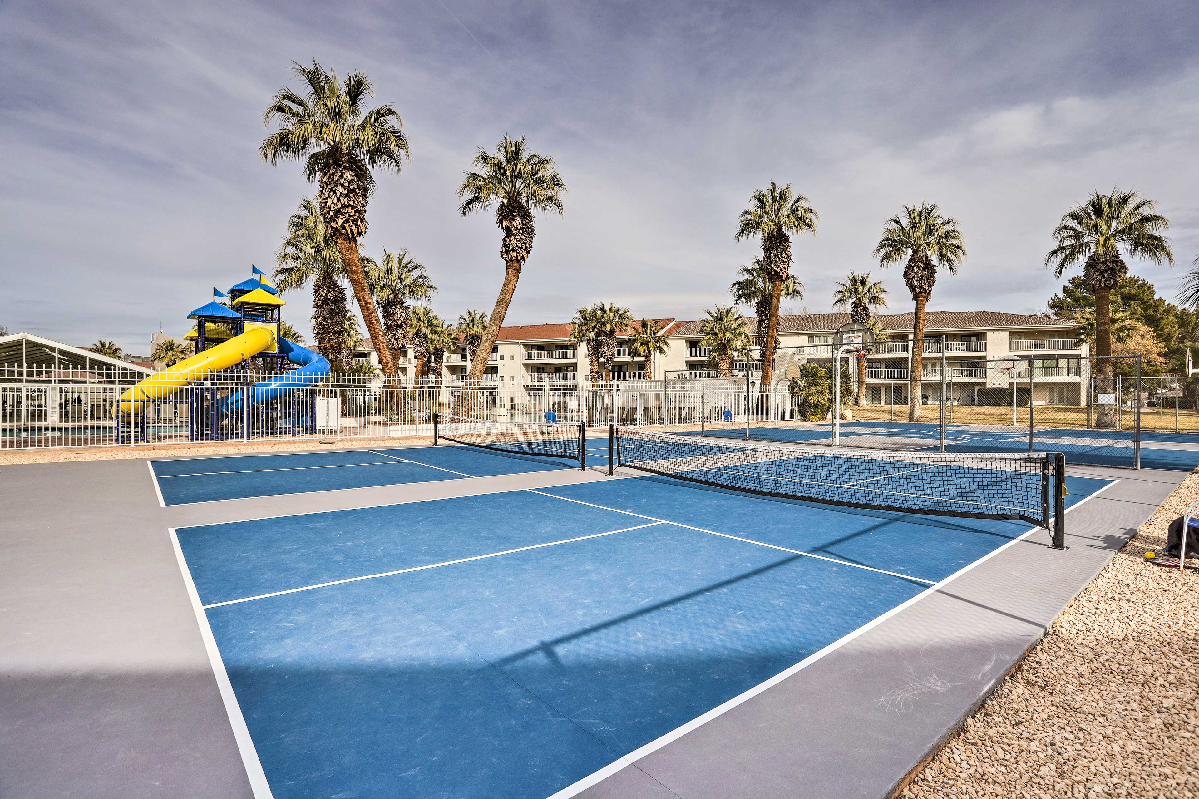 Las Palmas Resort | Community Amenities