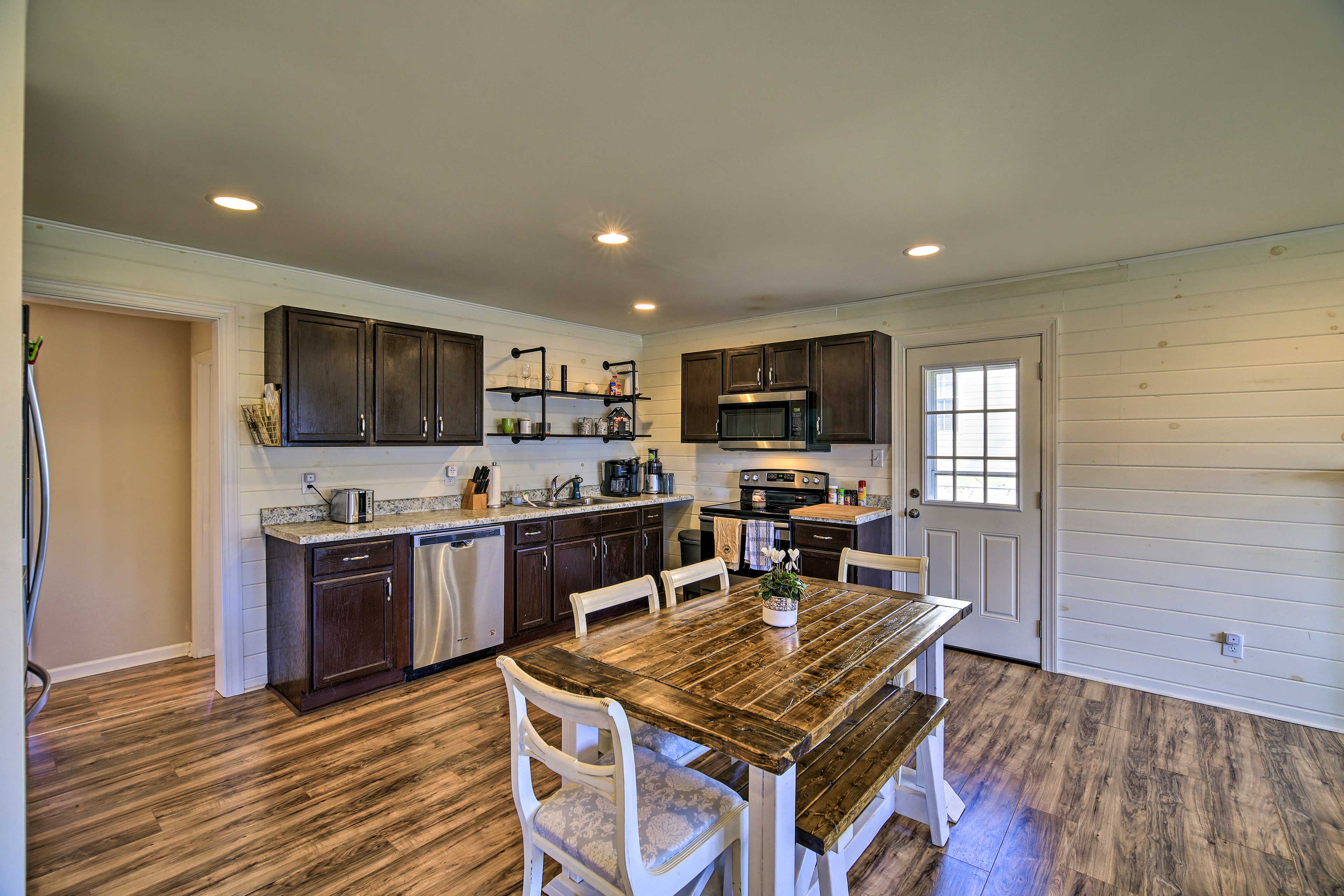 Fully Equipped Kitchen | Dining Table