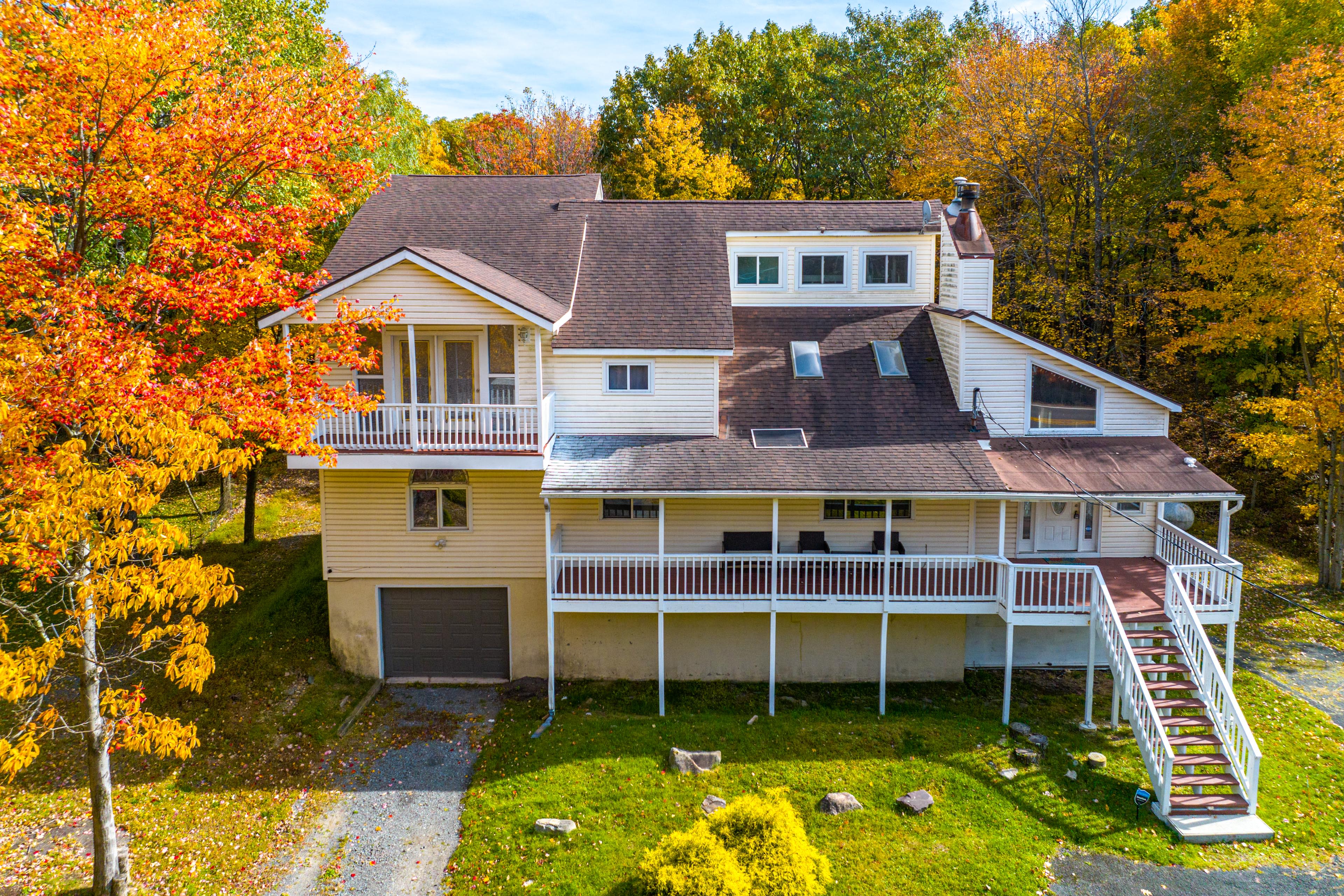 Family-Friendly Poconos Retreat w/ Deck & Hot Tub!