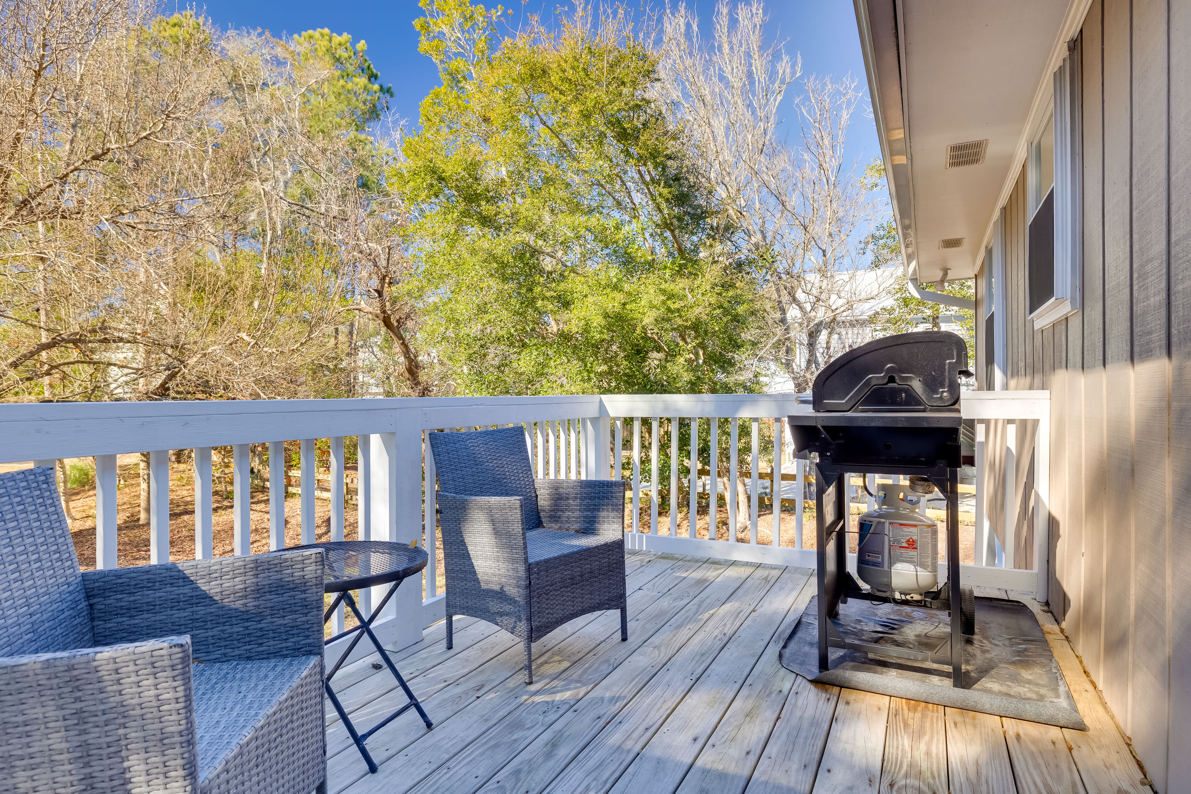 Furnished Deck | Gas Grill