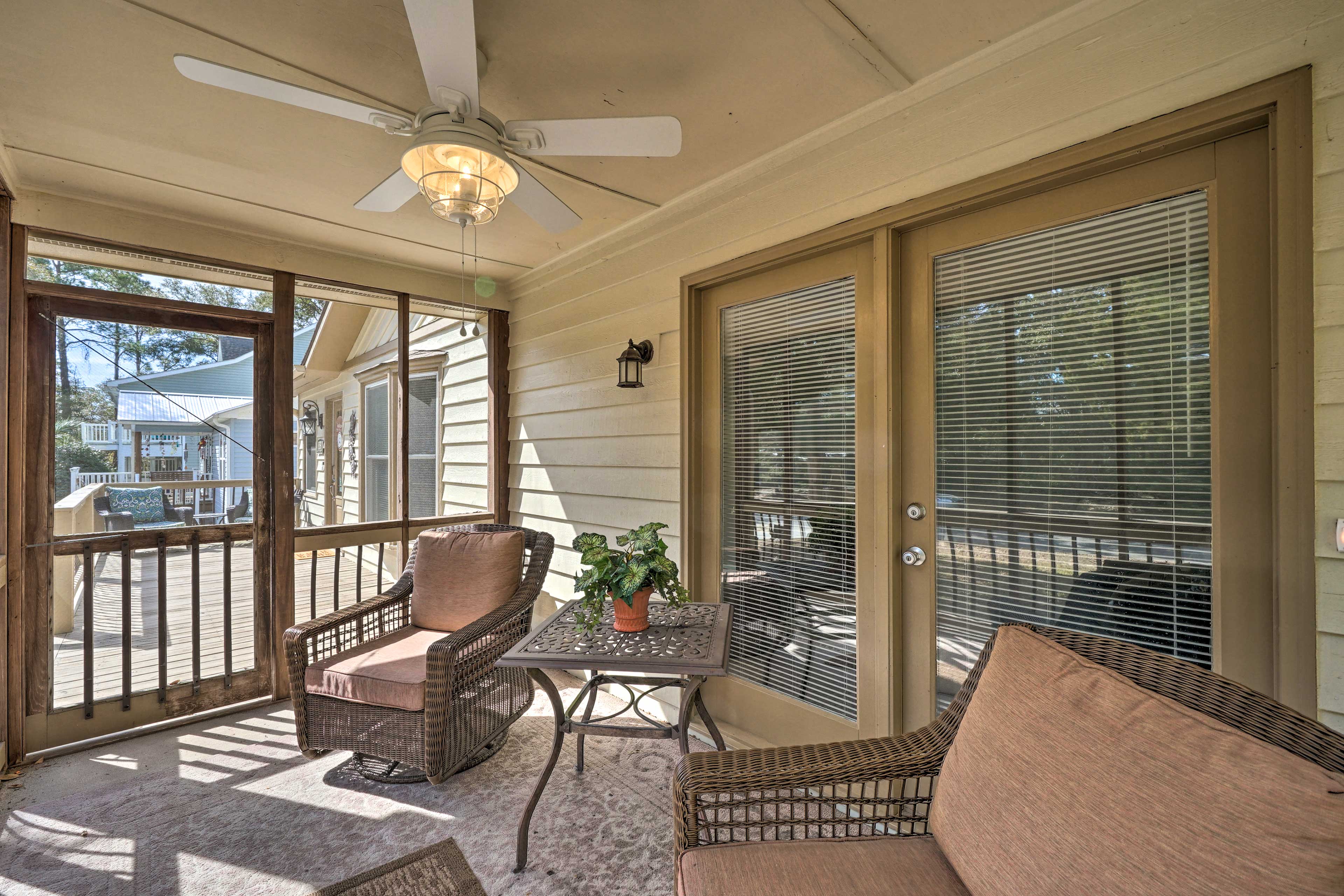 Screened Patio | Dining Area