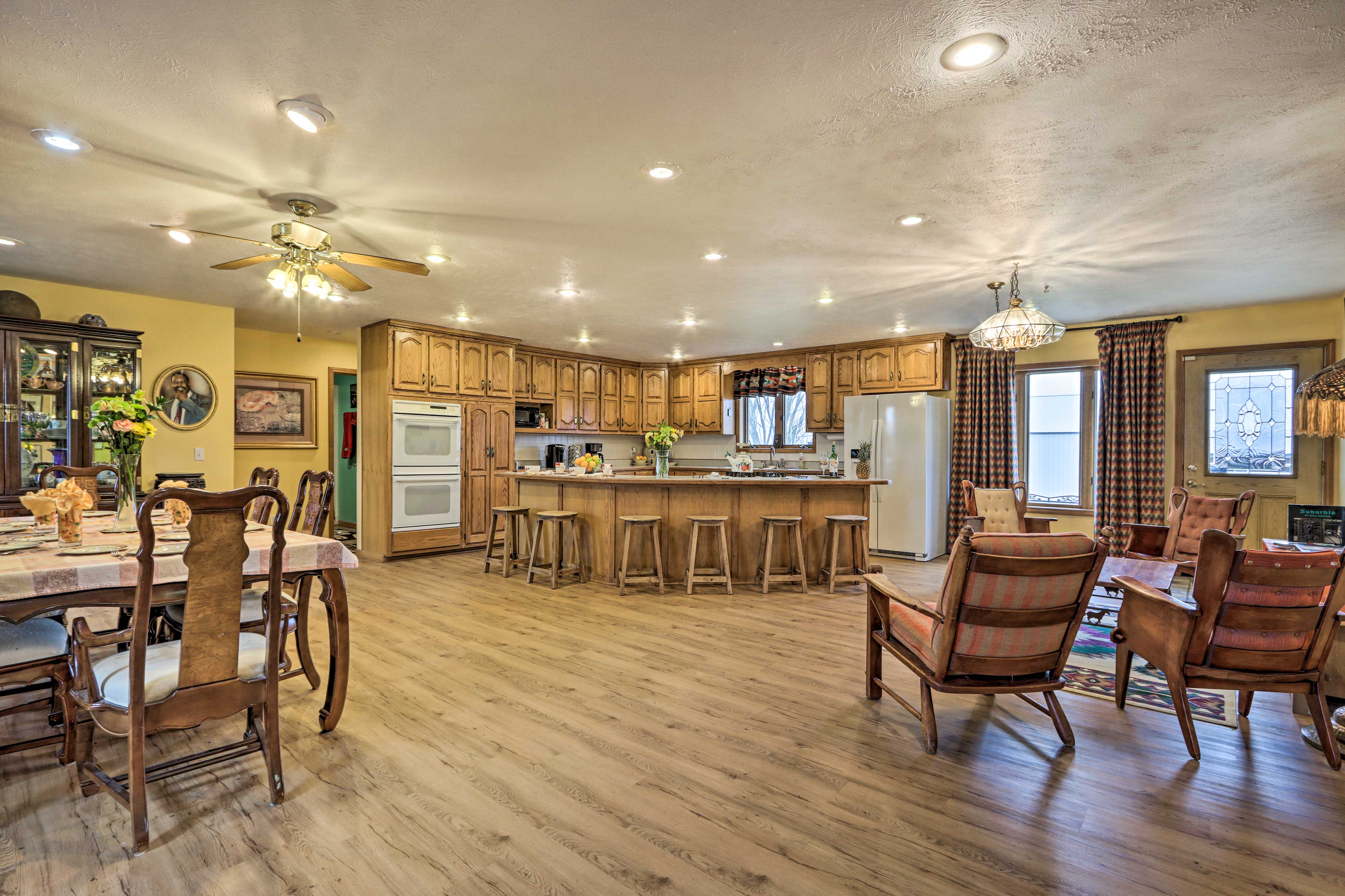 Kitchen & Dining Area