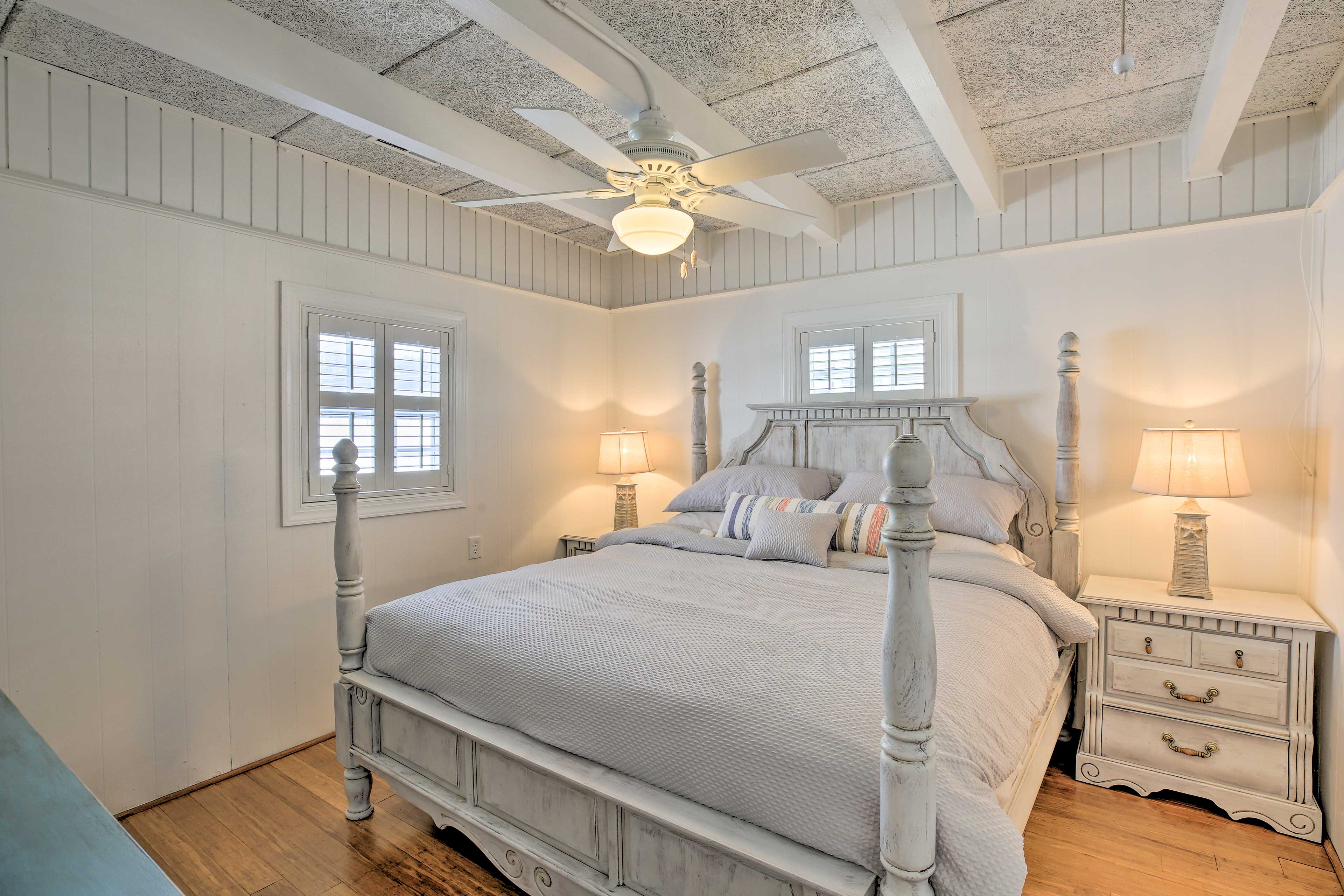 Bedroom 1 | Queen Bed