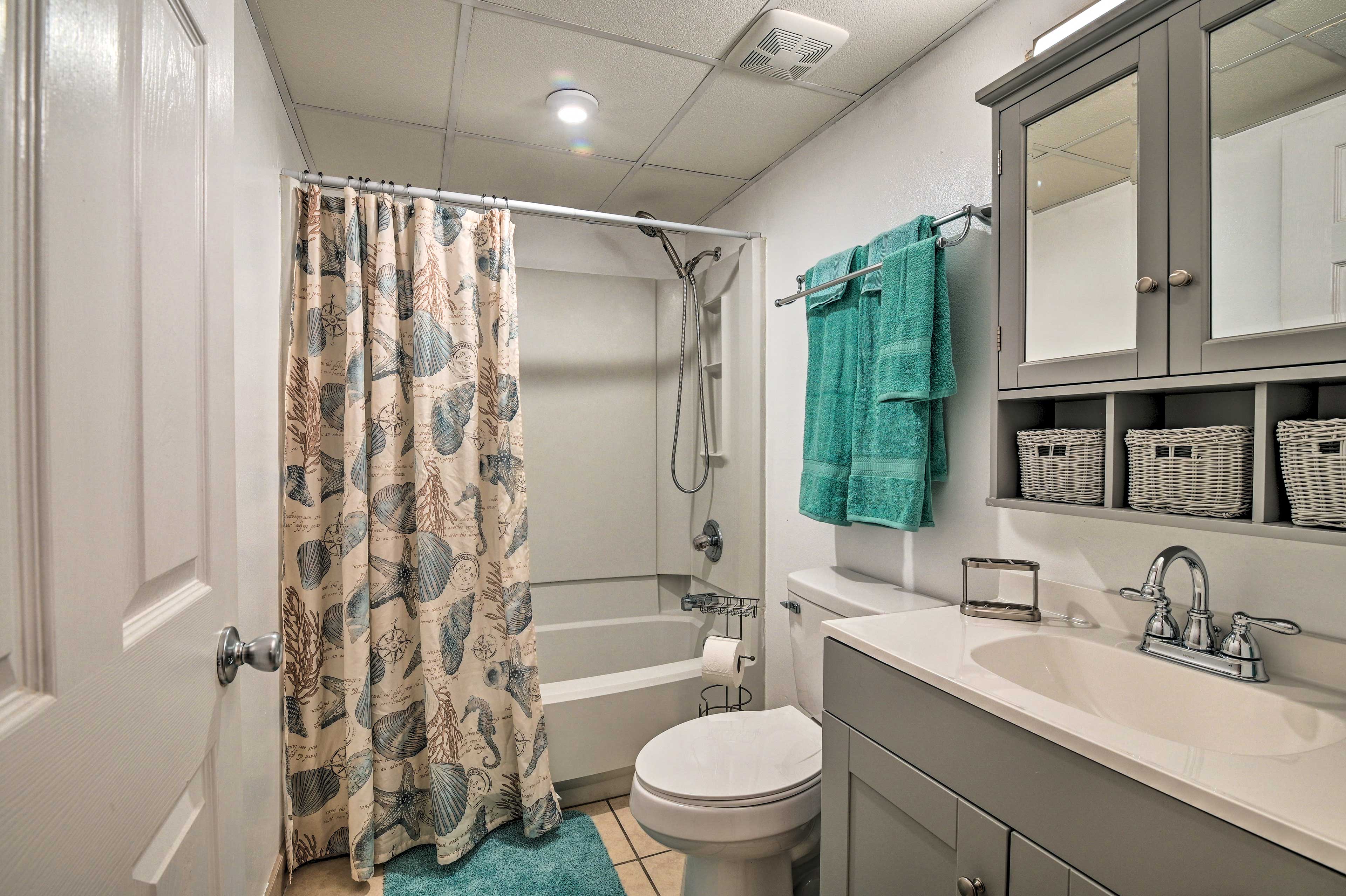 En-Suite Bathroom | Towels Provided | Complimentary Toiletries | Hair Dryer