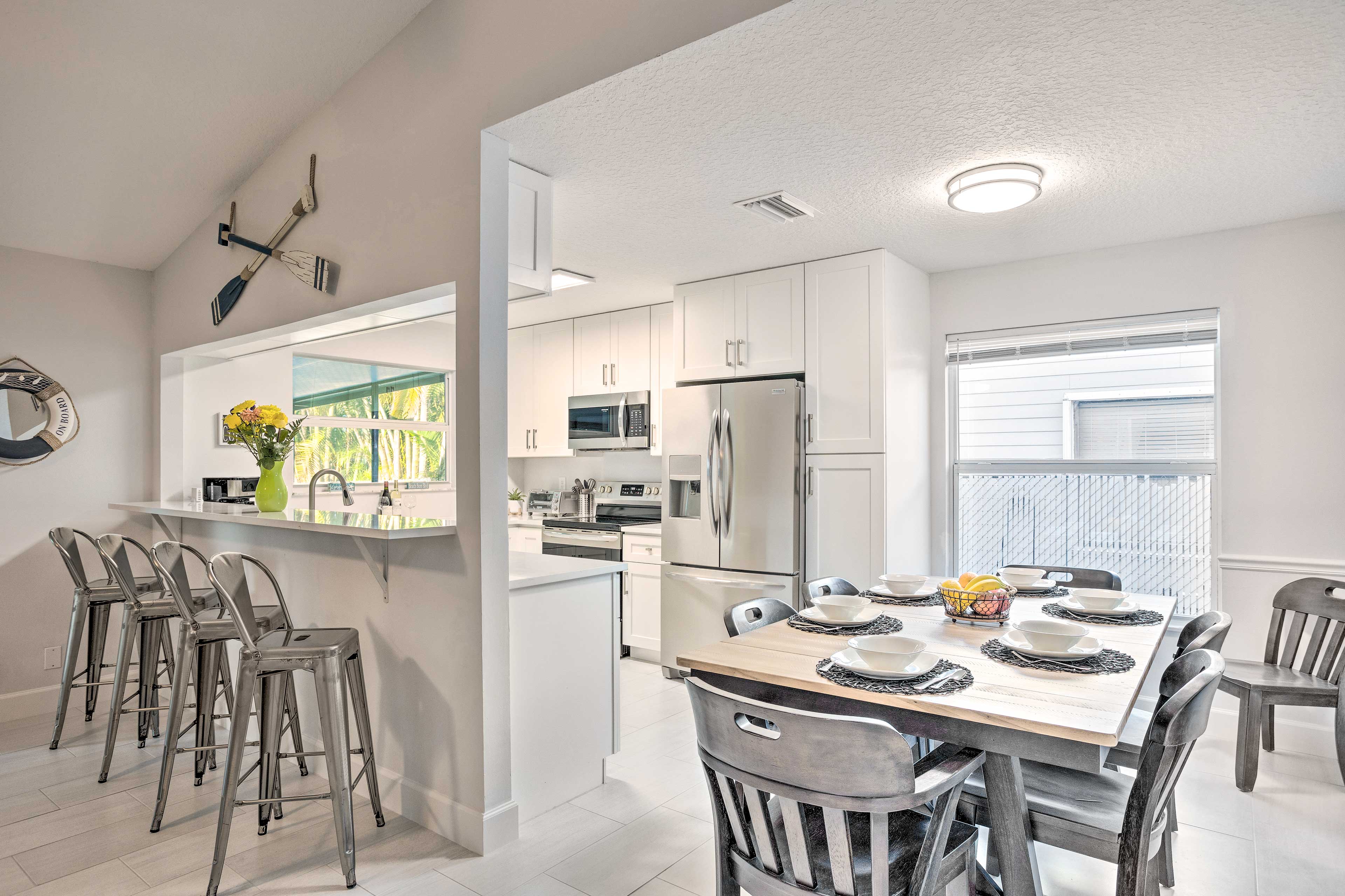 Dining Area | Dishware Provided