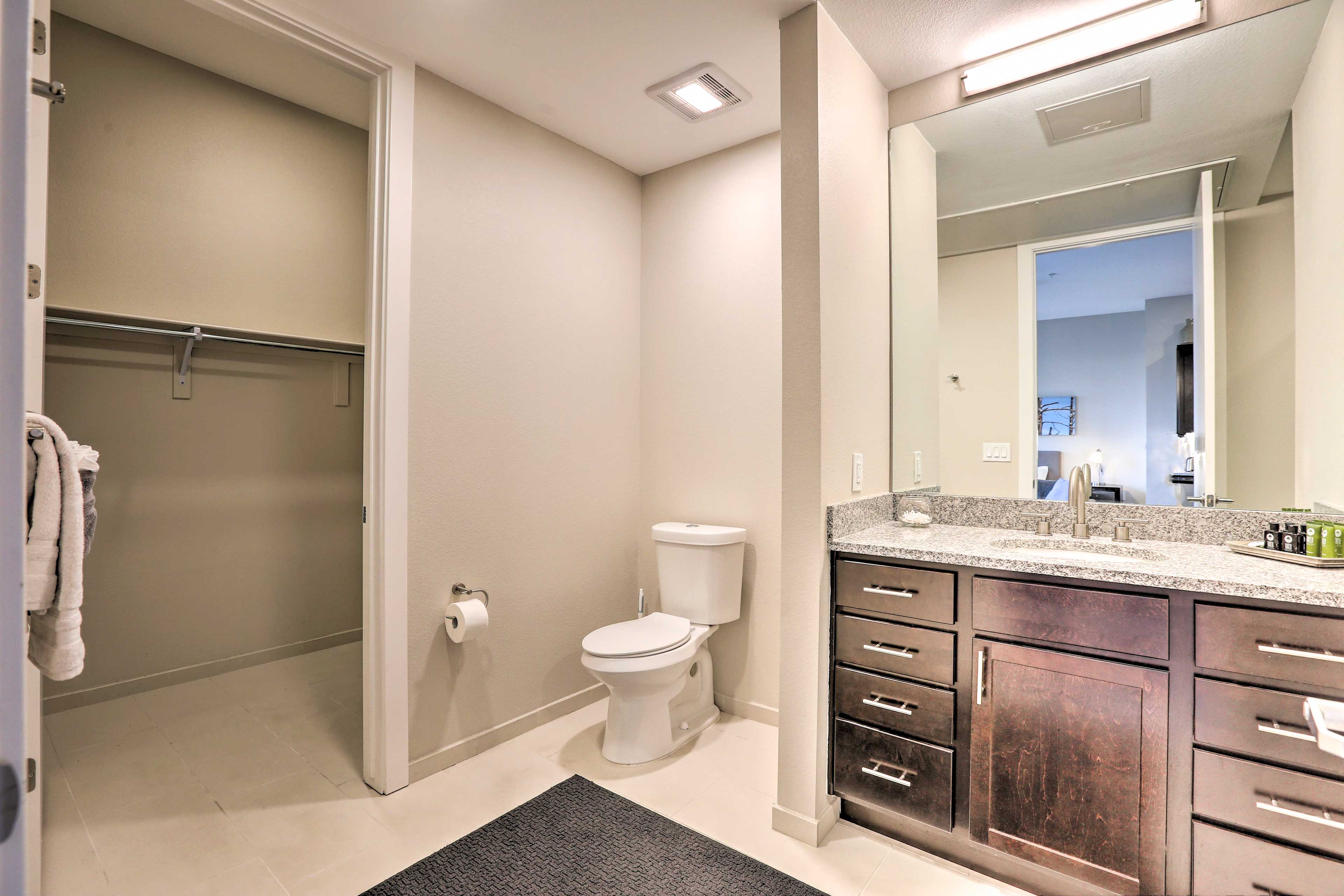 Full Bathroom | Complimentary Toiletries | Walk-In Closet