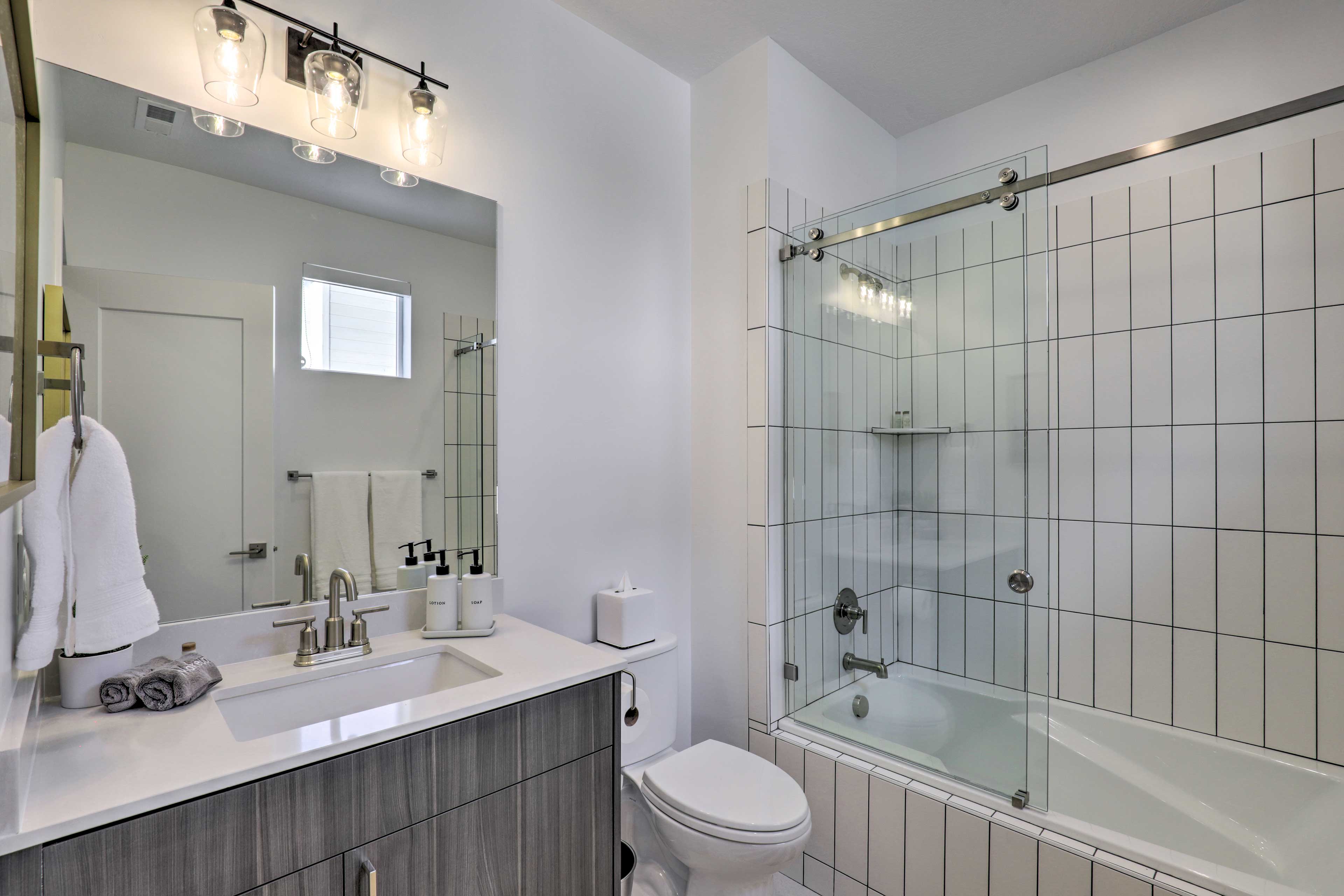 En-Suite Bathroom | Complimentary Toiletries