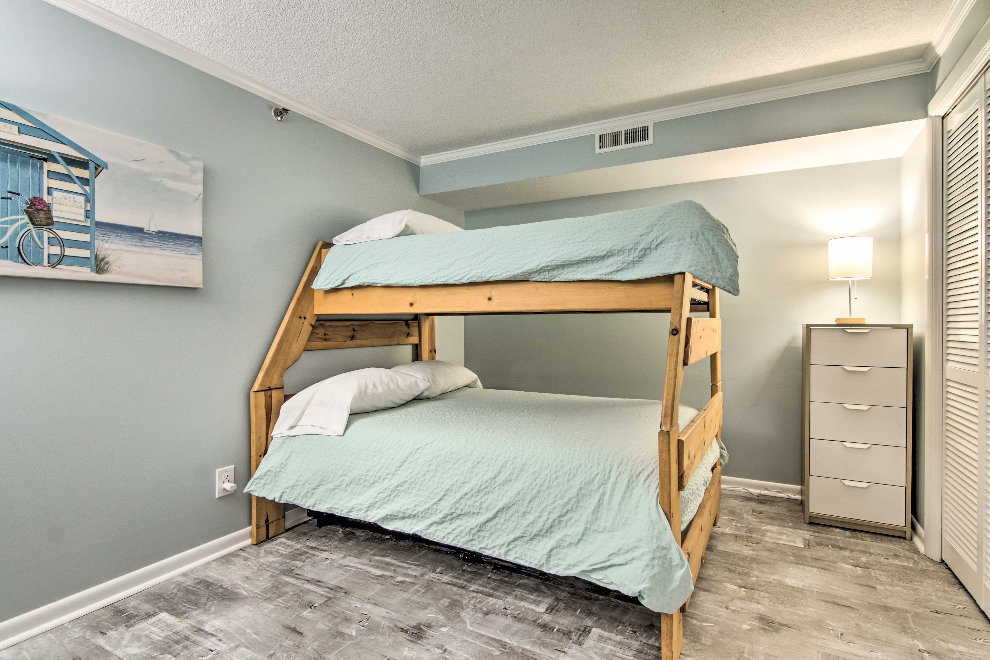 Bedroom 2 | Twin/Full Bunk Bed w/ Twin Trundle