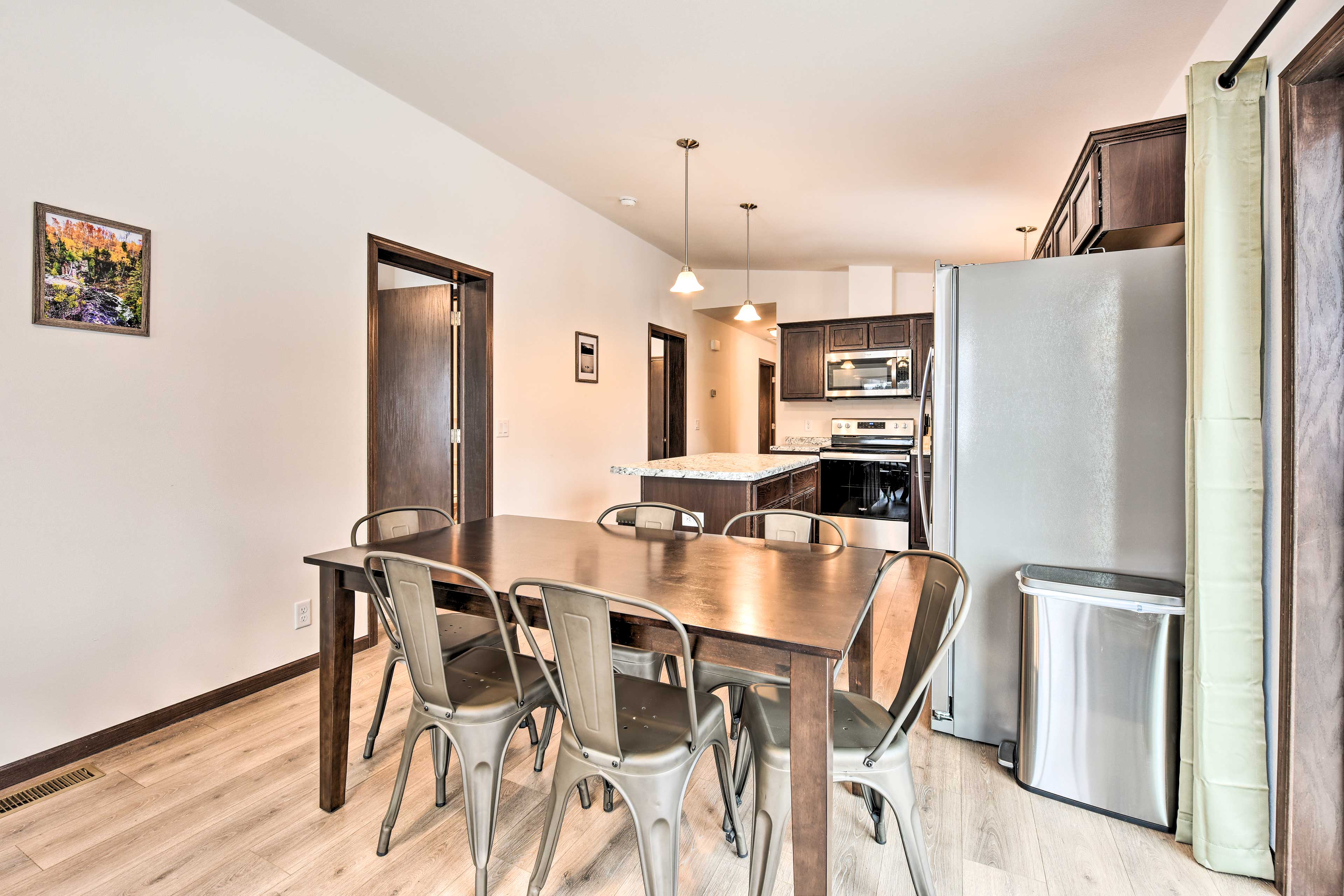 Dining Area | Dishware & Flatware Provided