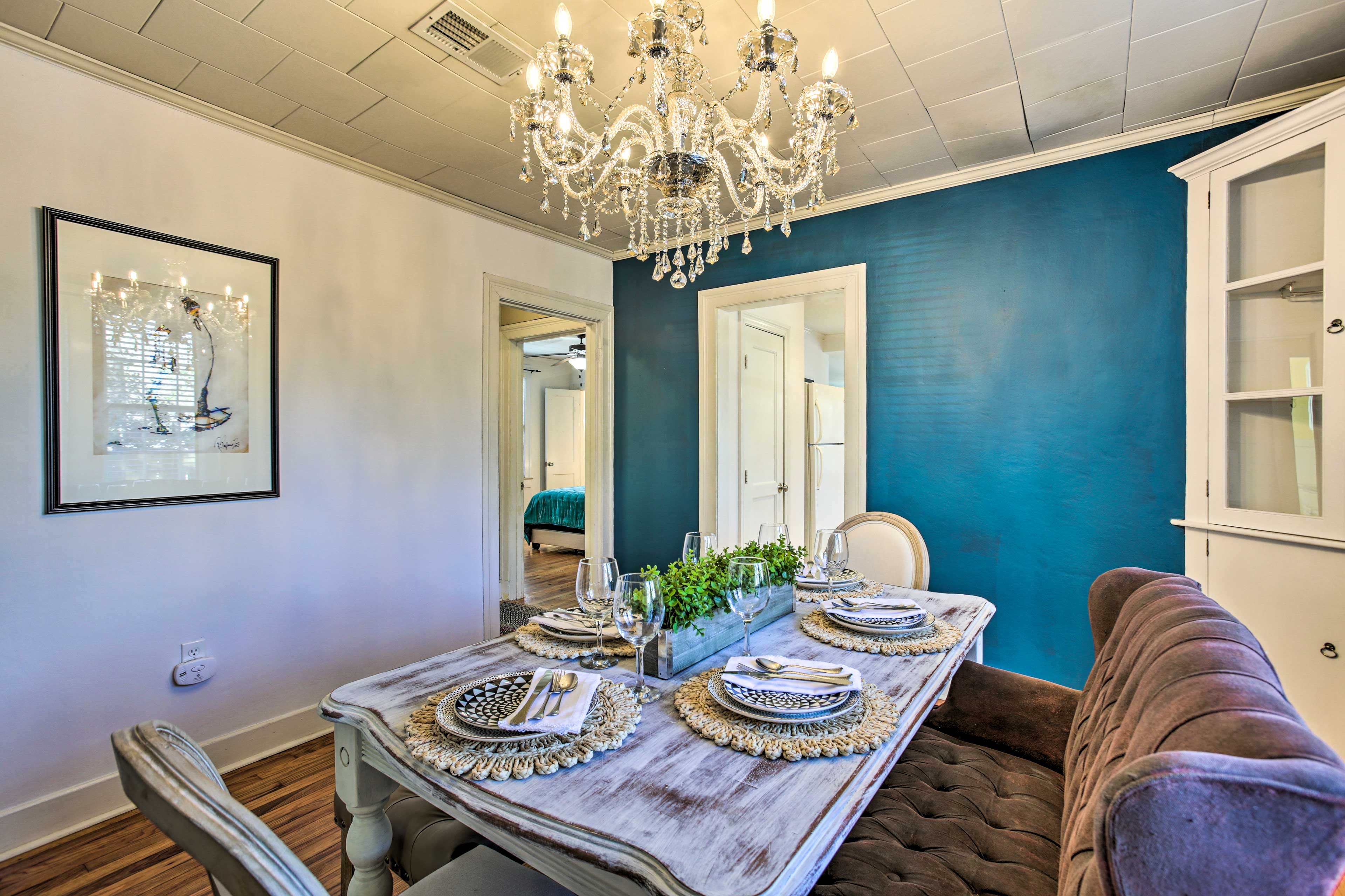 Dining Room | Dishware/Flatware Provided