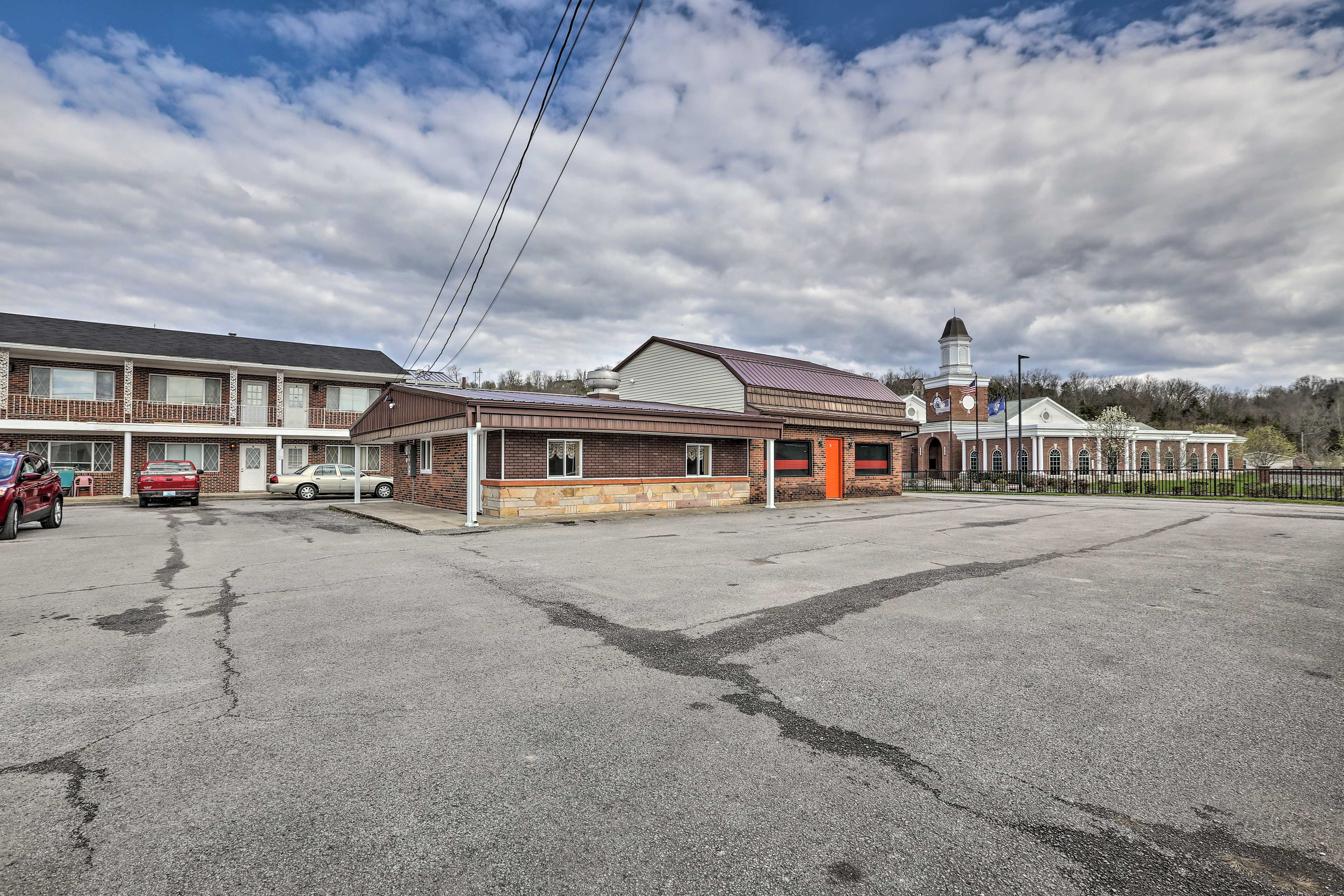 Parking | Community Lot (4 Vehicles)