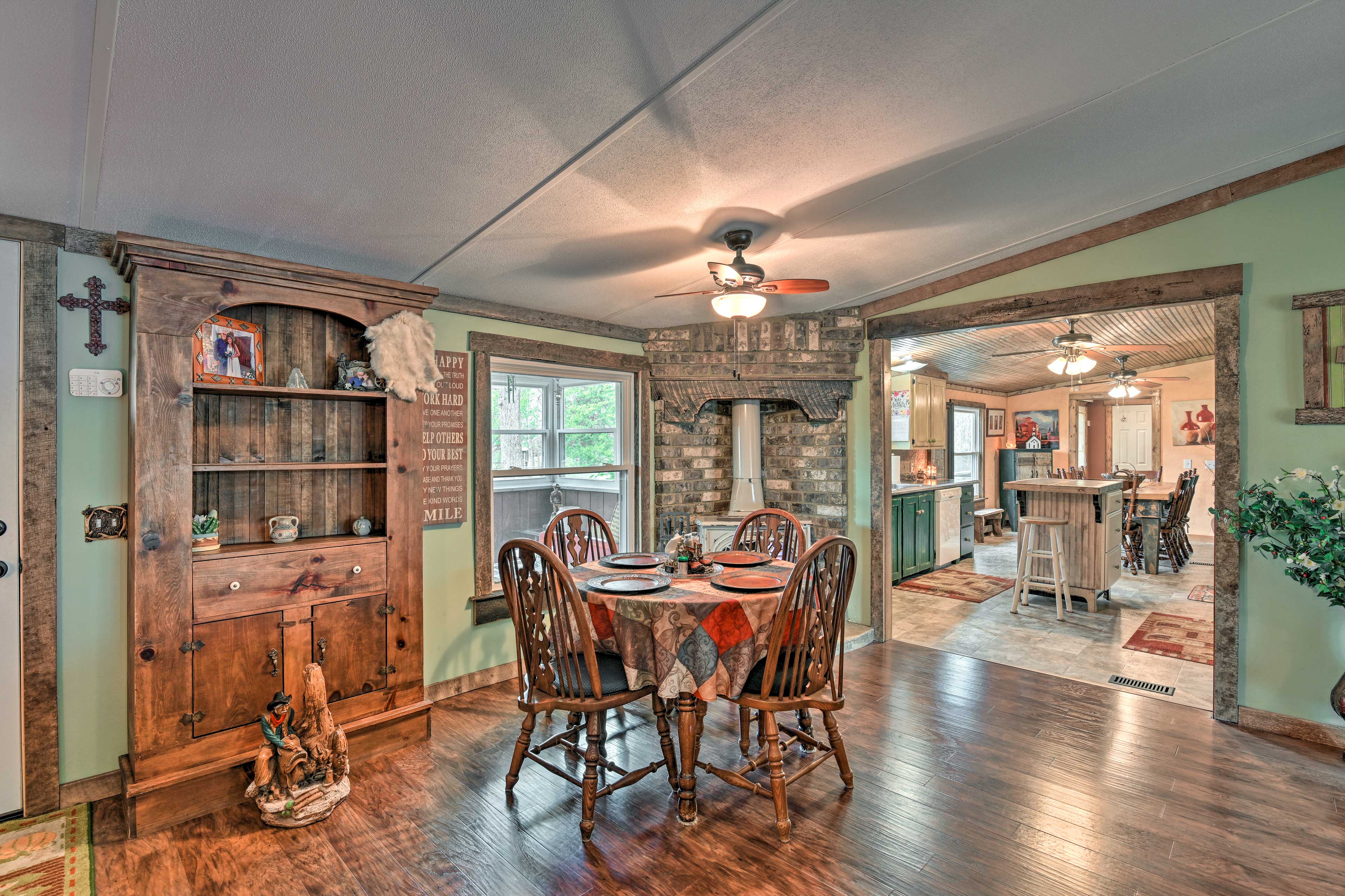 Casual Dining Area