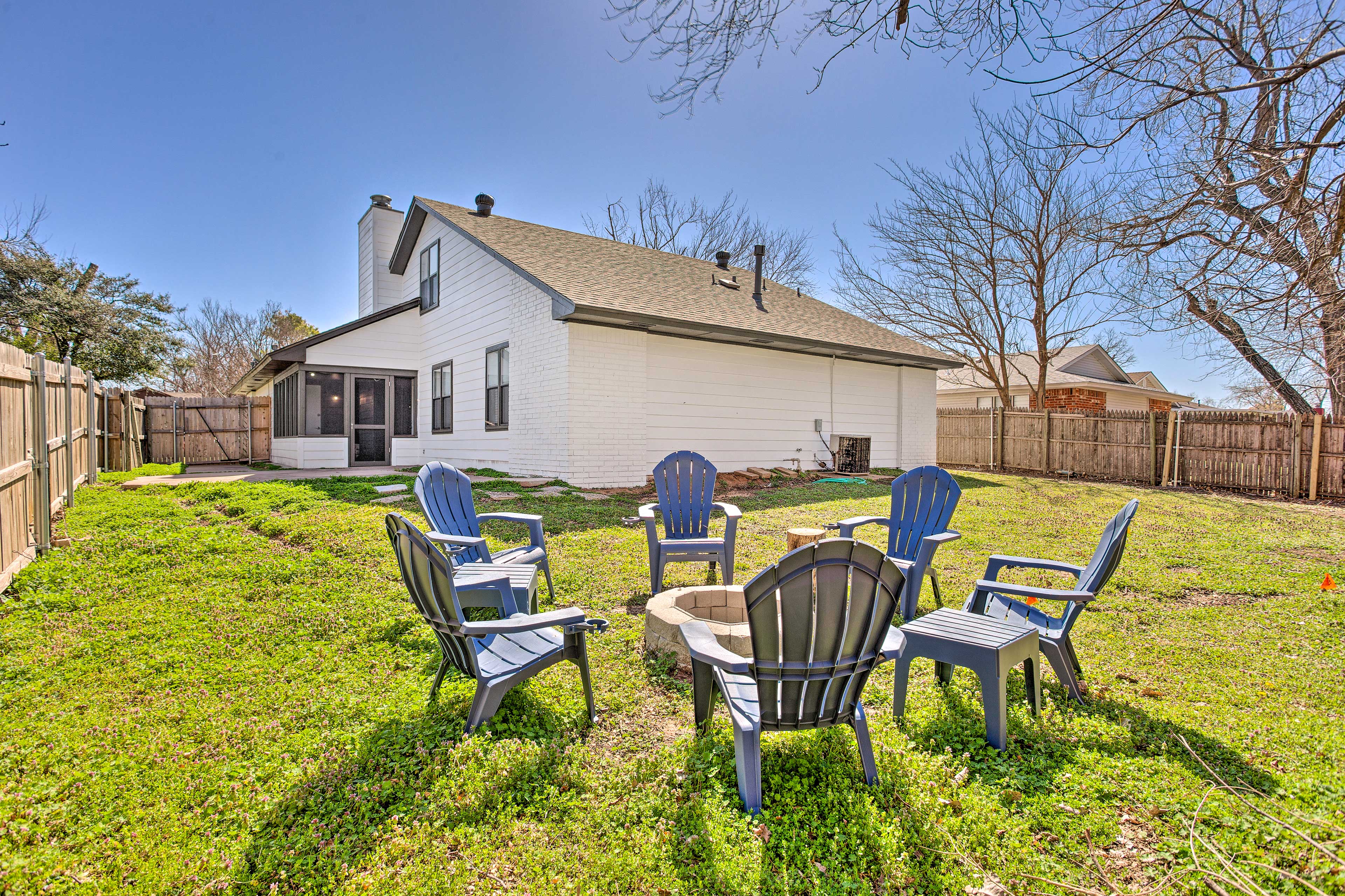 Backyard | Fire Pit | Wood Provided